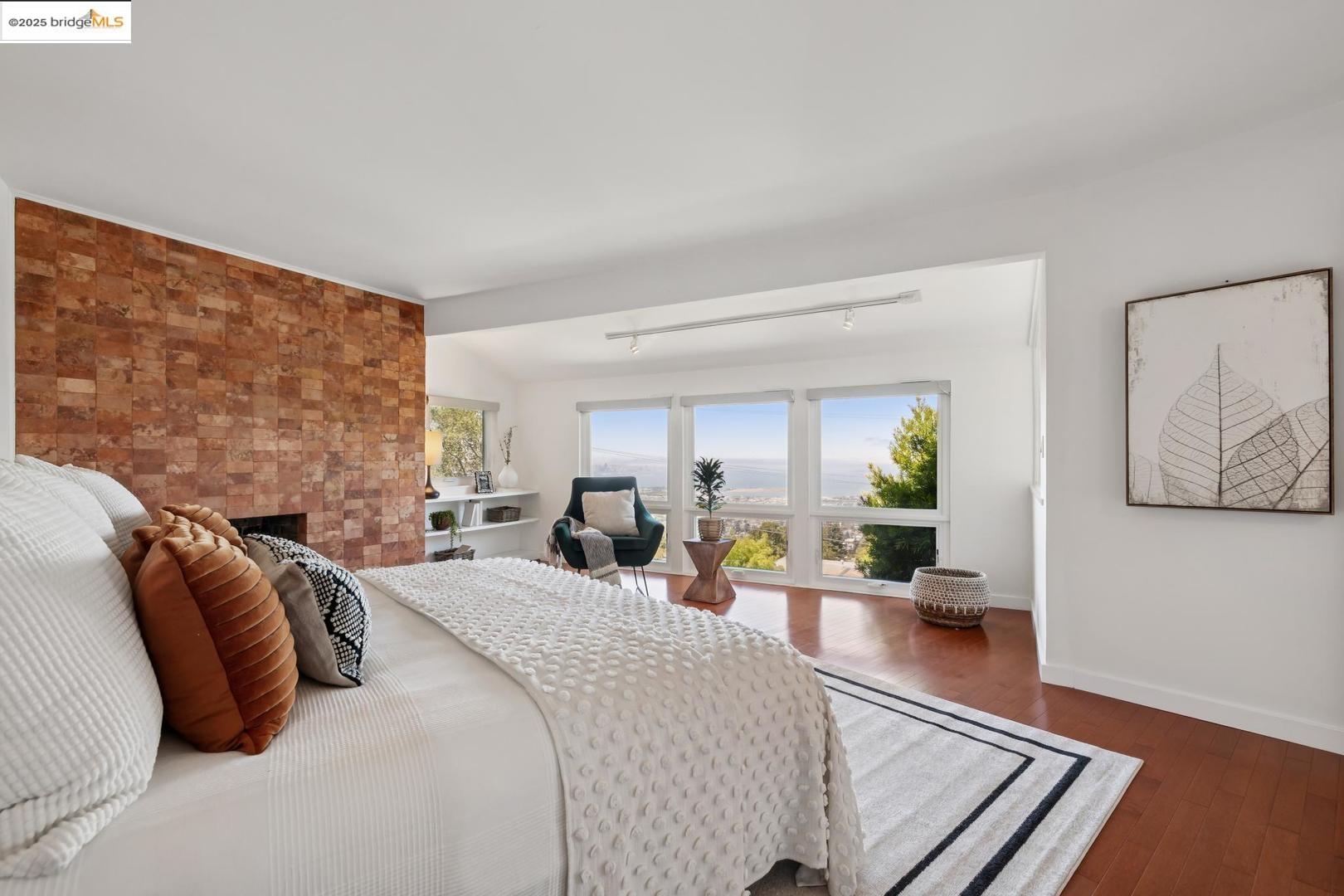 Detail Gallery Image 24 of 51 For 935 Grizzly Peak Blvd, Berkeley,  CA 94708 - 4 Beds | 2/1 Baths