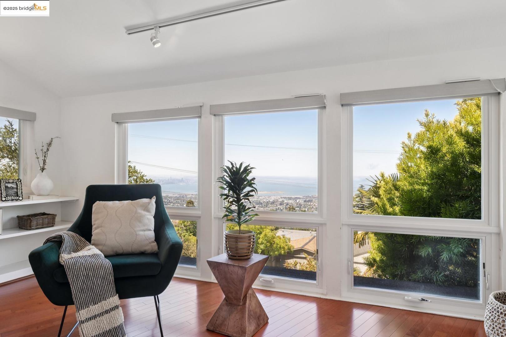 Detail Gallery Image 25 of 51 For 935 Grizzly Peak Blvd, Berkeley,  CA 94708 - 4 Beds | 2/1 Baths