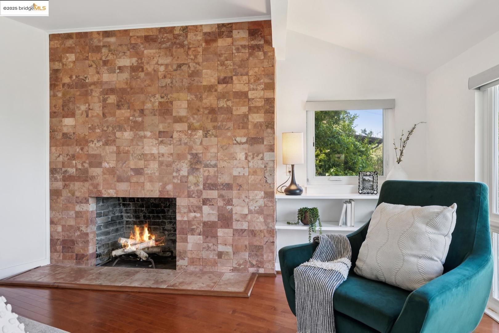 Detail Gallery Image 27 of 51 For 935 Grizzly Peak Blvd, Berkeley,  CA 94708 - 4 Beds | 2/1 Baths