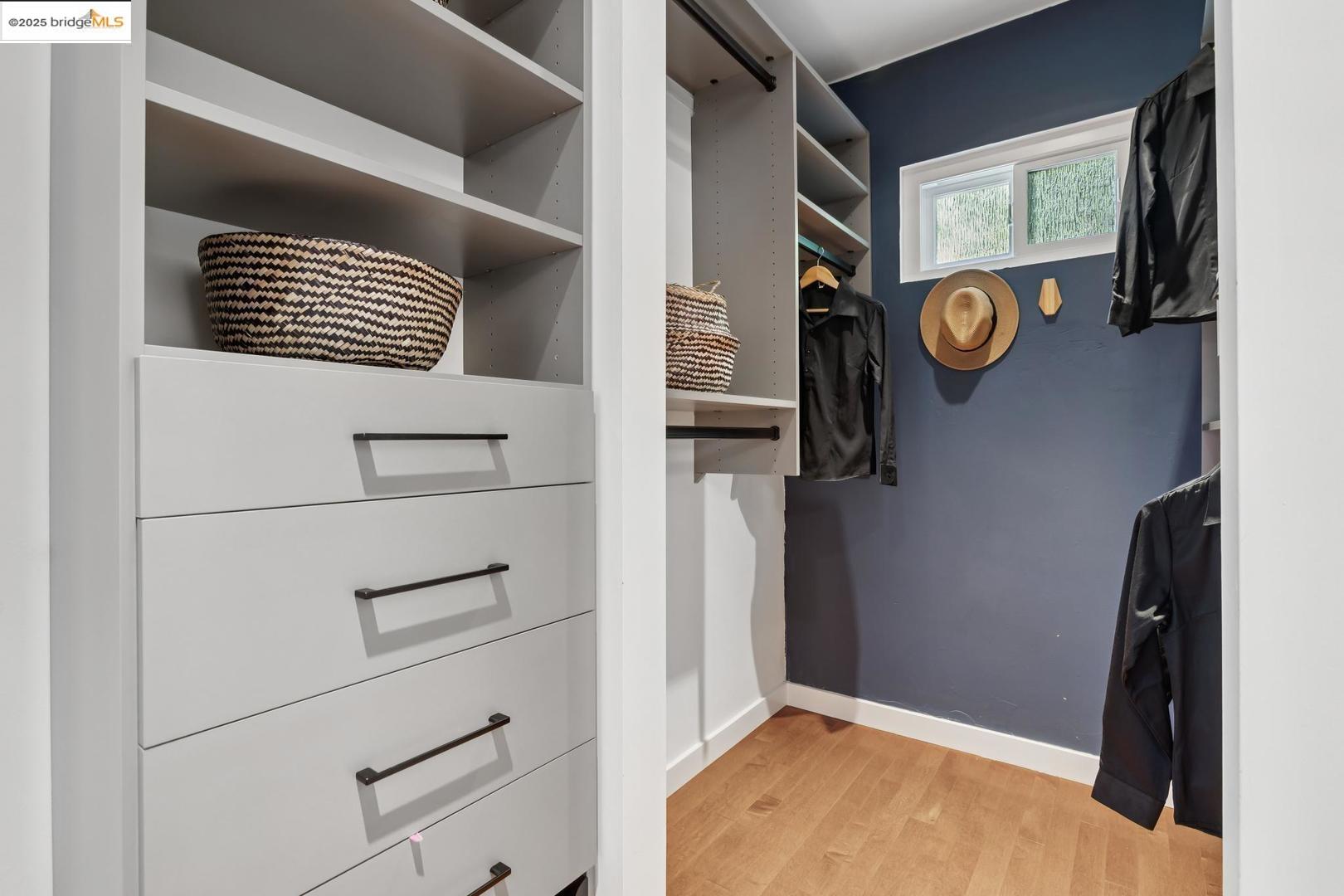 Detail Gallery Image 29 of 51 For 935 Grizzly Peak Blvd, Berkeley,  CA 94708 - 4 Beds | 2/1 Baths