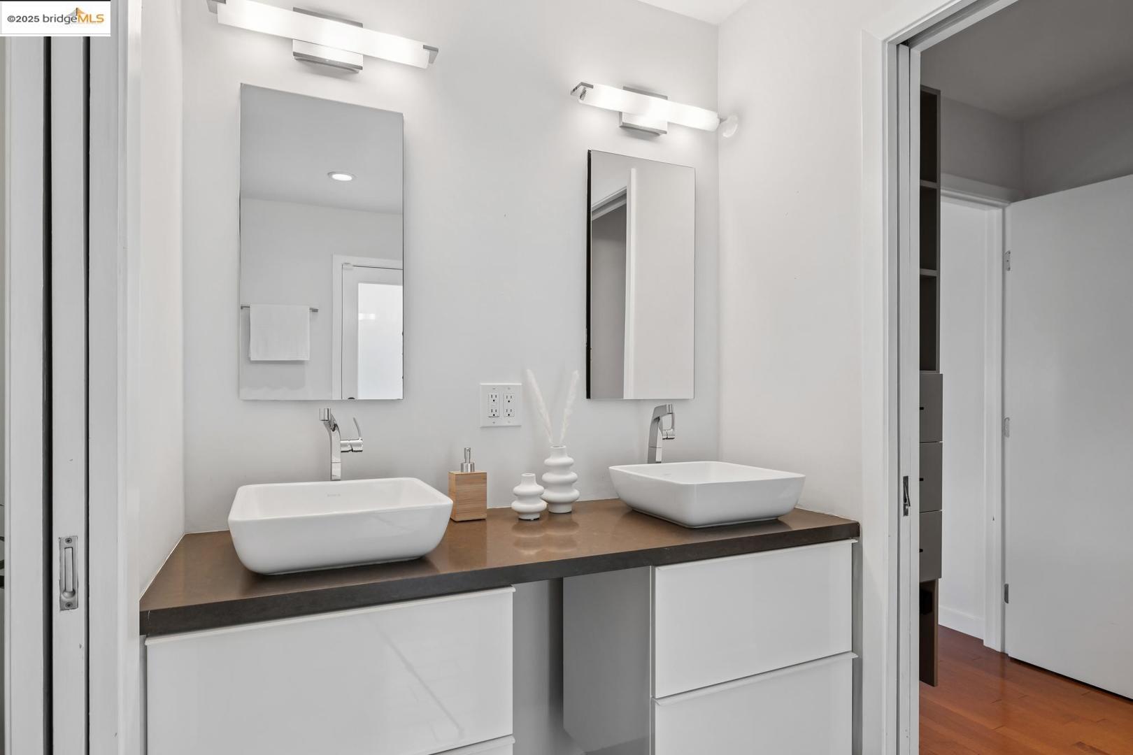 Detail Gallery Image 30 of 51 For 935 Grizzly Peak Blvd, Berkeley,  CA 94708 - 4 Beds | 2/1 Baths