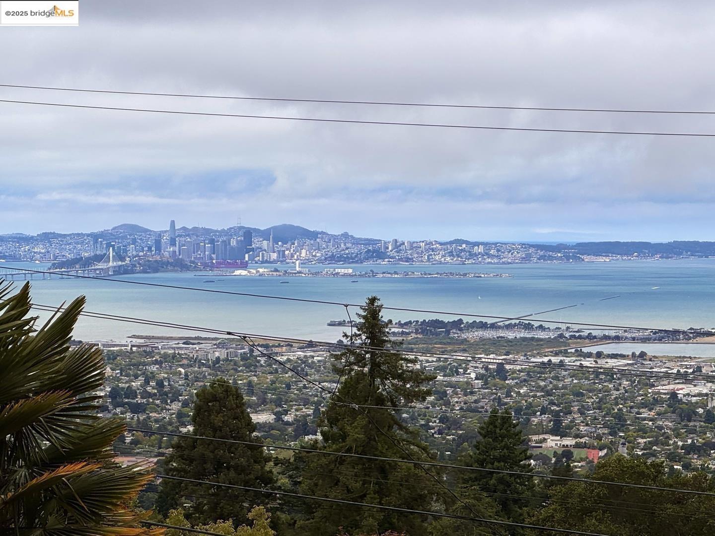 Detail Gallery Image 4 of 46 For 935 Grizzly Peak Blvd, Berkeley,  CA 94708 - 4 Beds | 2/1 Baths