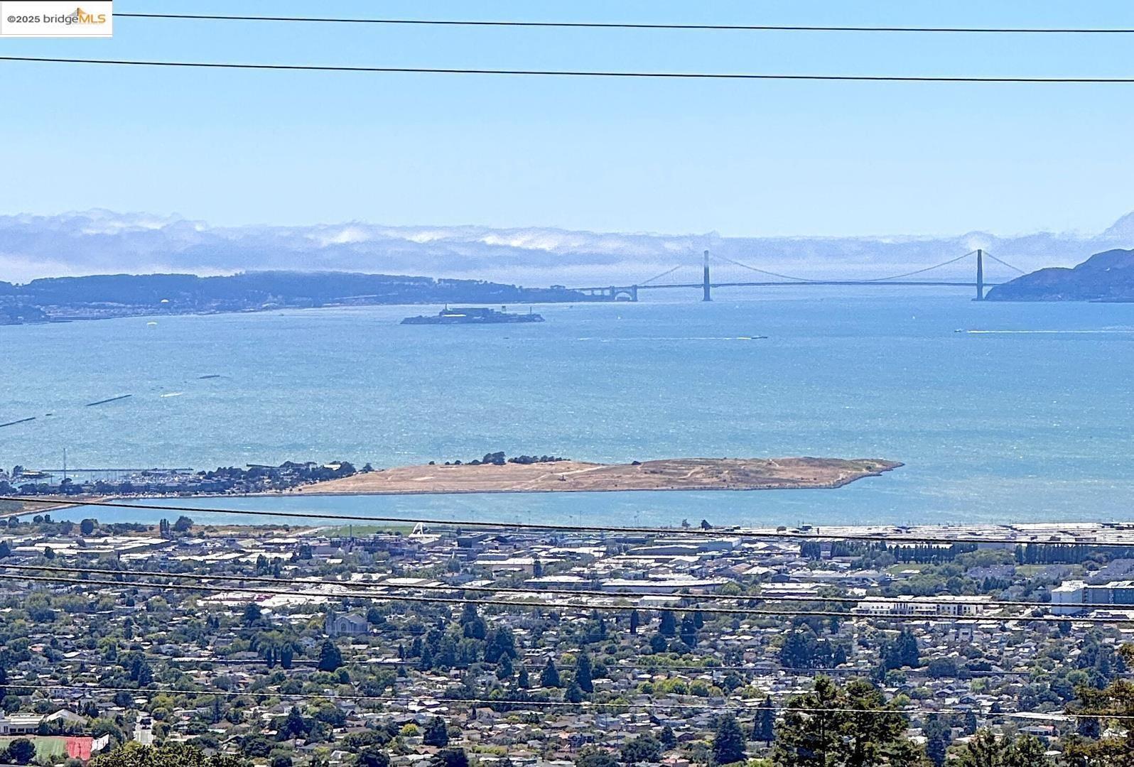 Detail Gallery Image 4 of 51 For 935 Grizzly Peak Blvd, Berkeley,  CA 94708 - 4 Beds | 2/1 Baths