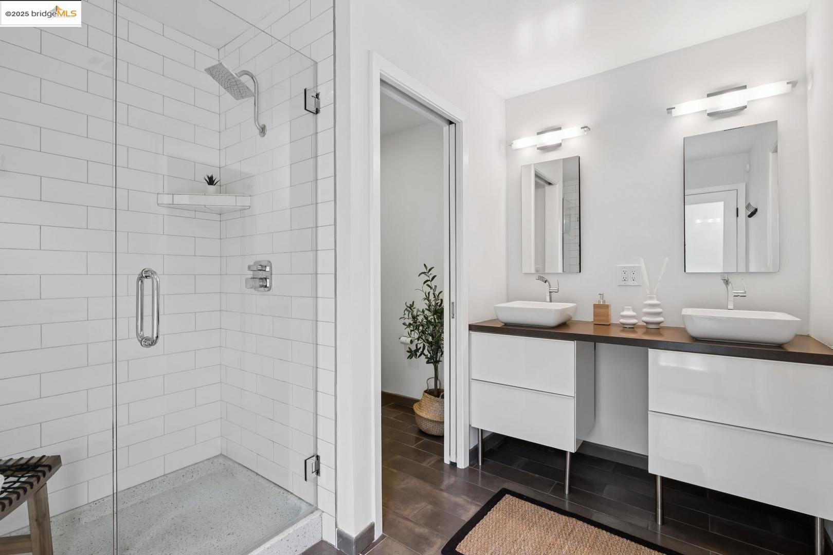 Detail Gallery Image 31 of 51 For 935 Grizzly Peak Blvd, Berkeley,  CA 94708 - 4 Beds | 2/1 Baths