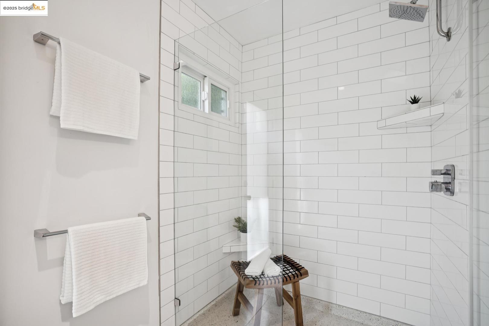 Detail Gallery Image 32 of 51 For 935 Grizzly Peak Blvd, Berkeley,  CA 94708 - 4 Beds | 2/1 Baths