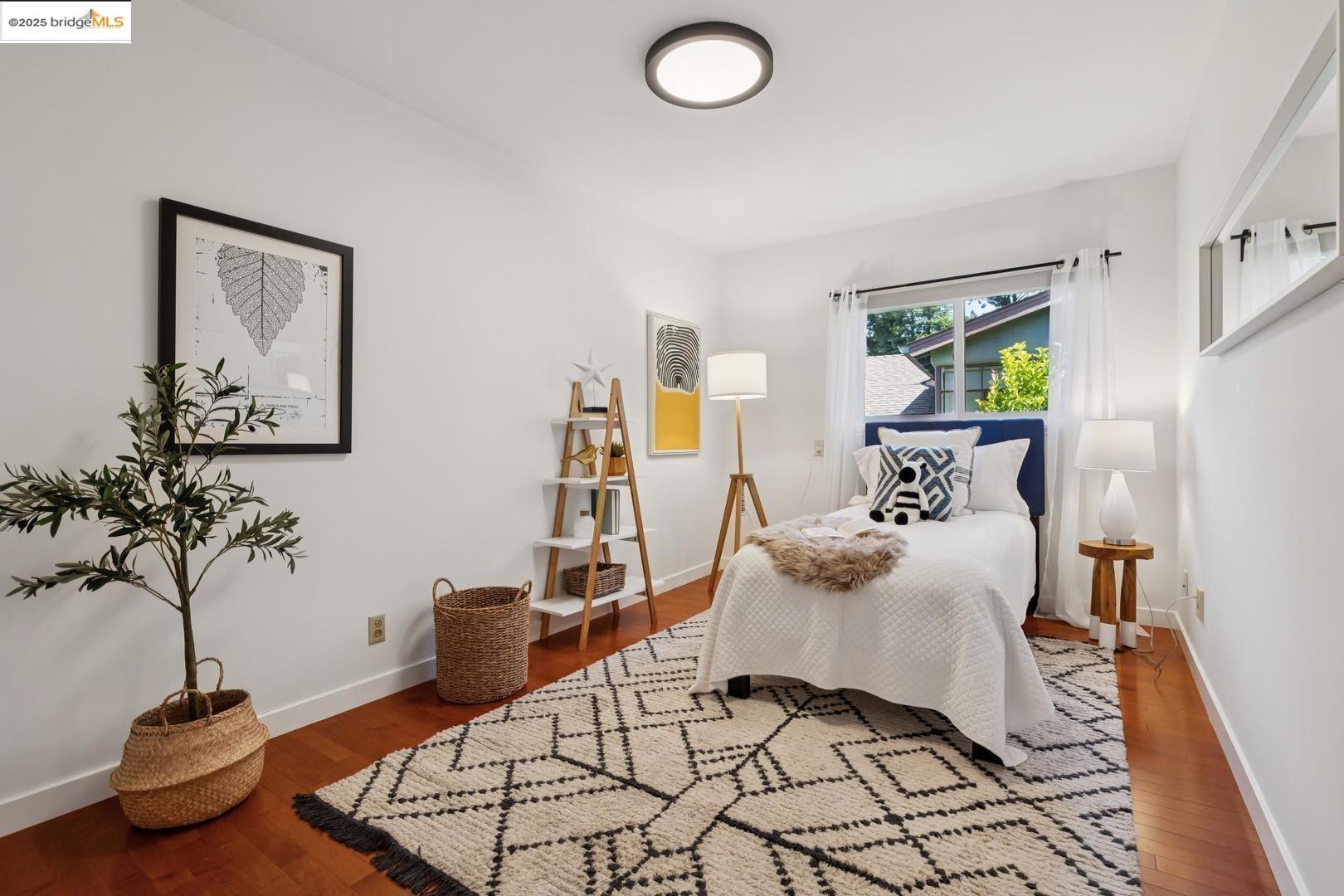 Detail Gallery Image 35 of 51 For 935 Grizzly Peak Blvd, Berkeley,  CA 94708 - 4 Beds | 2/1 Baths