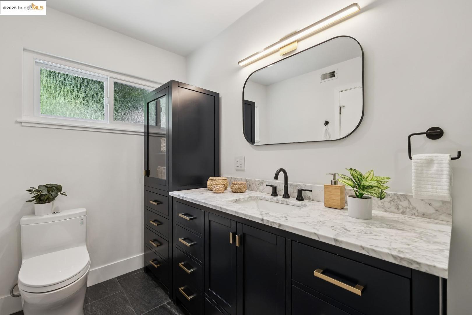 Detail Gallery Image 40 of 46 For 935 Grizzly Peak Blvd, Berkeley,  CA 94708 - 4 Beds | 2/1 Baths