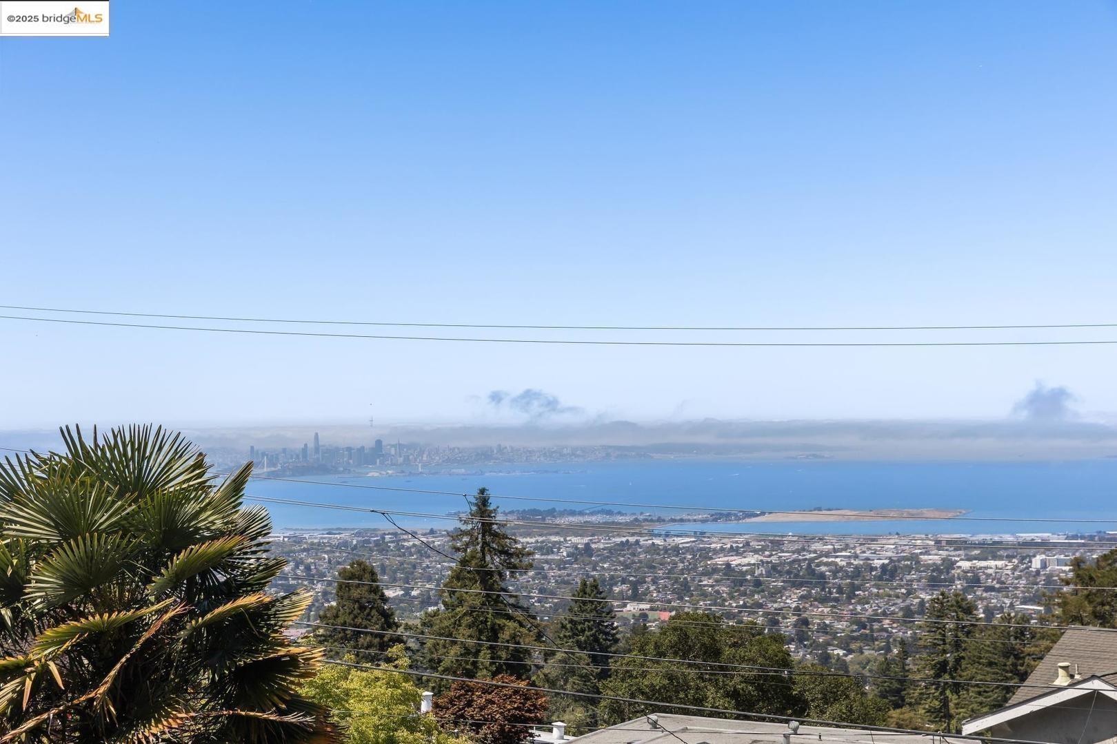 Detail Gallery Image 5 of 51 For 935 Grizzly Peak Blvd, Berkeley,  CA 94708 - 4 Beds | 2/1 Baths