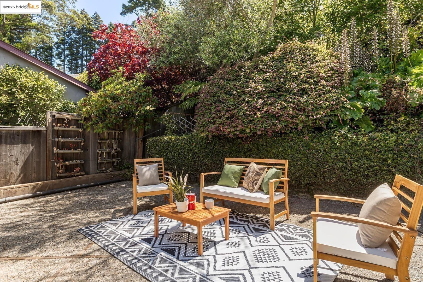 Detail Gallery Image 44 of 51 For 935 Grizzly Peak Blvd, Berkeley,  CA 94708 - 4 Beds | 2/1 Baths