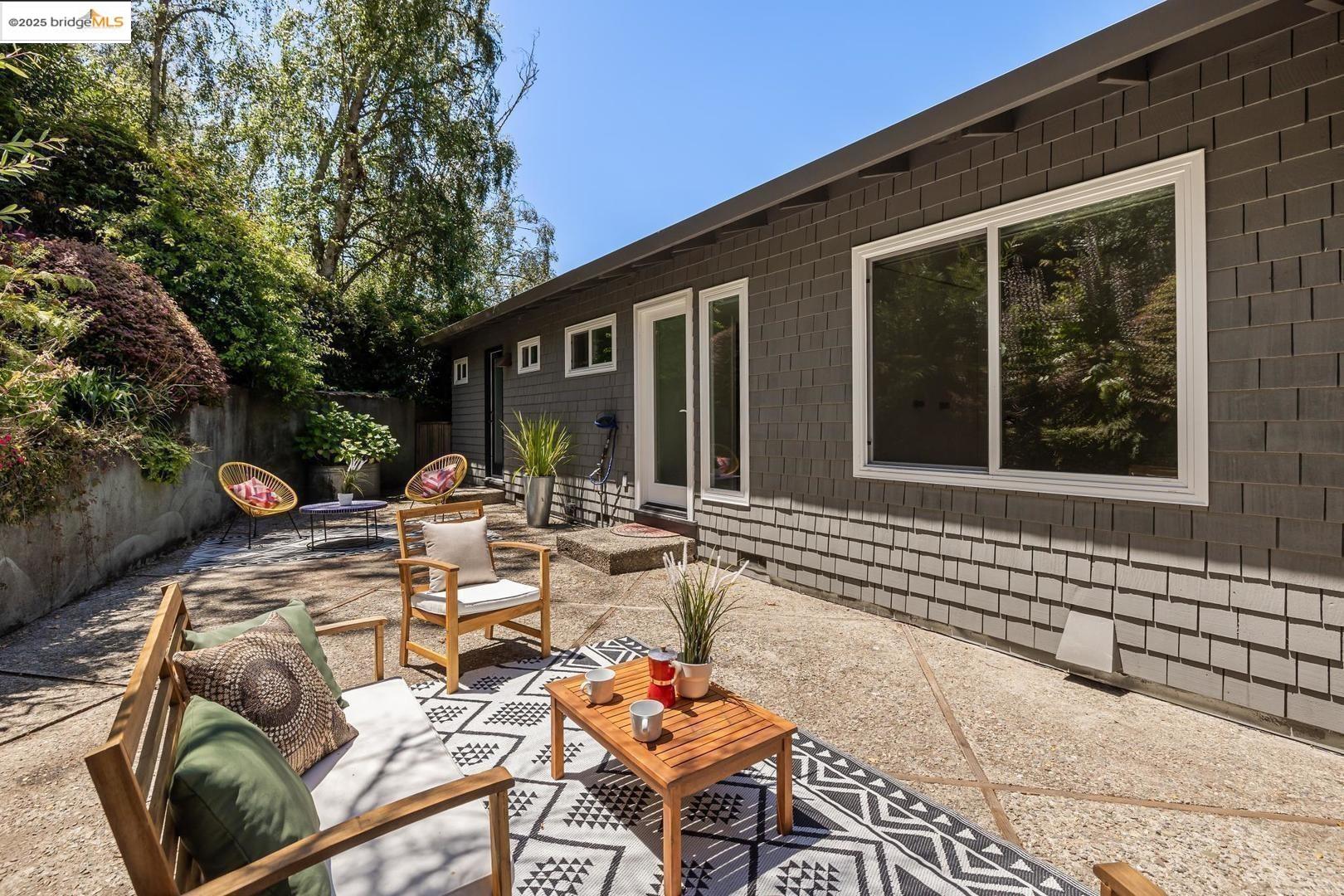 Detail Gallery Image 45 of 51 For 935 Grizzly Peak Blvd, Berkeley,  CA 94708 - 4 Beds | 2/1 Baths