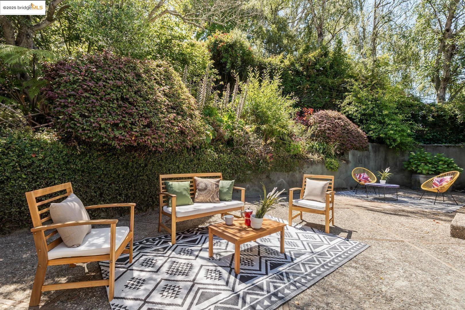 Detail Gallery Image 46 of 51 For 935 Grizzly Peak Blvd, Berkeley,  CA 94708 - 4 Beds | 2/1 Baths