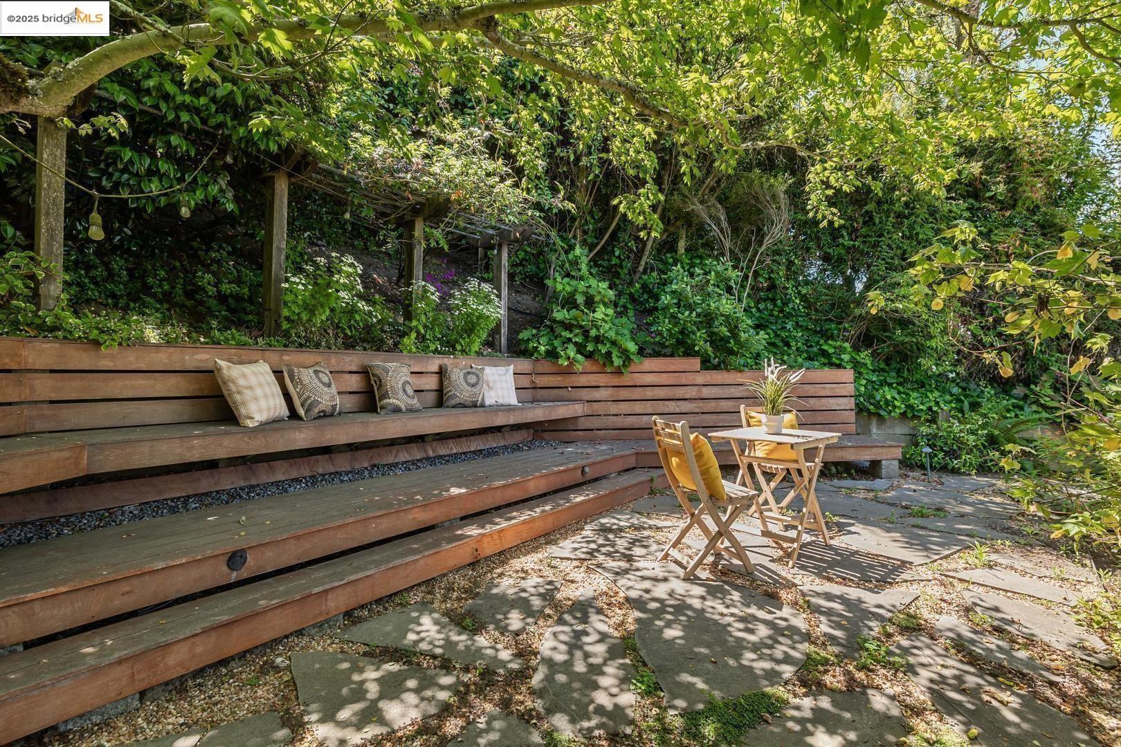 Detail Gallery Image 47 of 51 For 935 Grizzly Peak Blvd, Berkeley,  CA 94708 - 4 Beds | 2/1 Baths