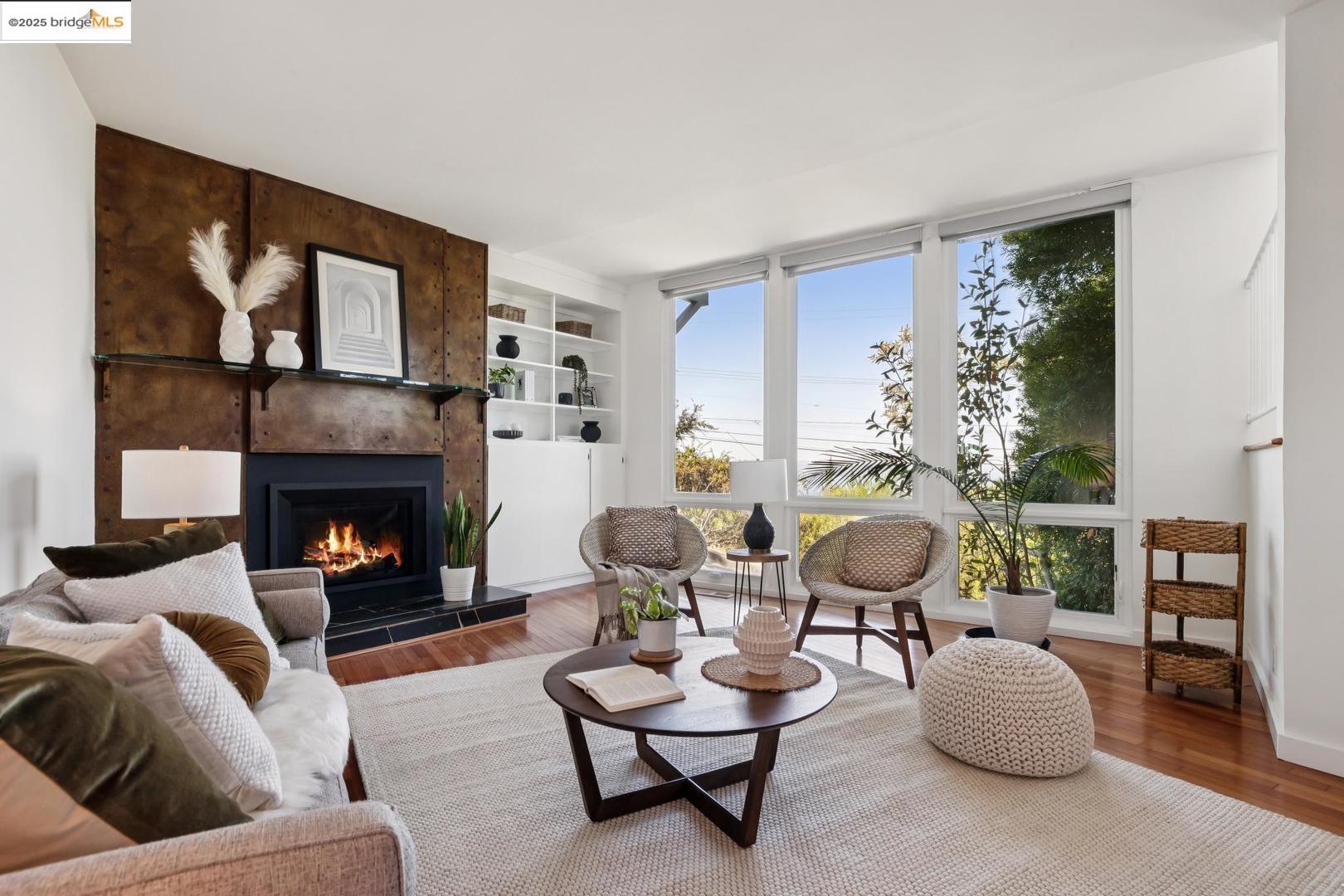 Detail Gallery Image 8 of 51 For 935 Grizzly Peak Blvd, Berkeley,  CA 94708 - 4 Beds | 2/1 Baths