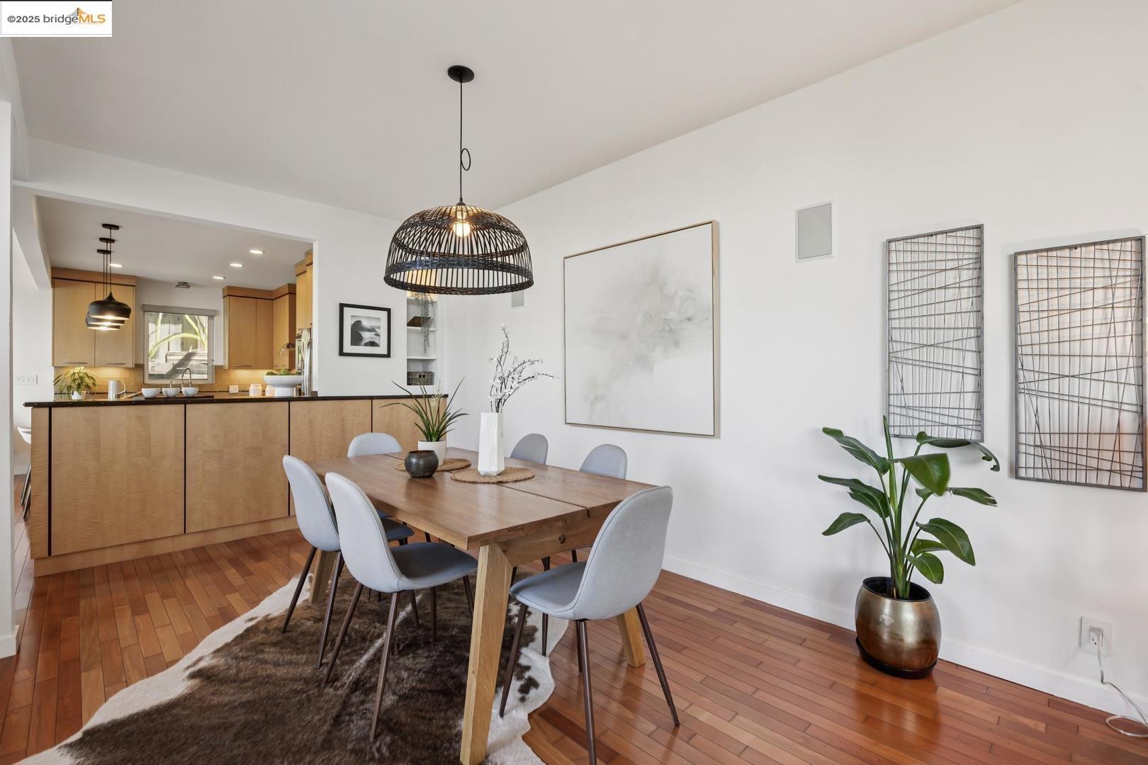Detail Gallery Image 10 of 51 For 935 Grizzly Peak Blvd, Berkeley,  CA 94708 - 4 Beds | 2/1 Baths