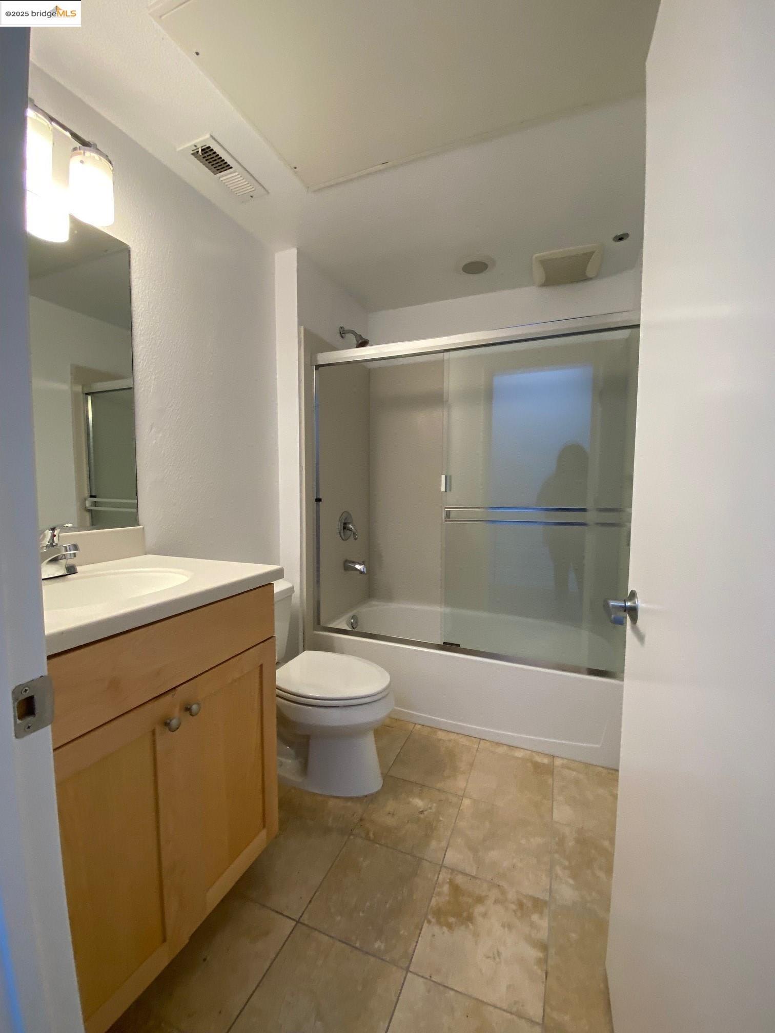 83 Glashaus Loop, Emeryville, California 94608, 2 Bedrooms Bedrooms, 5 Rooms Rooms,2 BathroomsBathrooms,Residential Lease,For Rent,83 Glashaus Loop,41099876