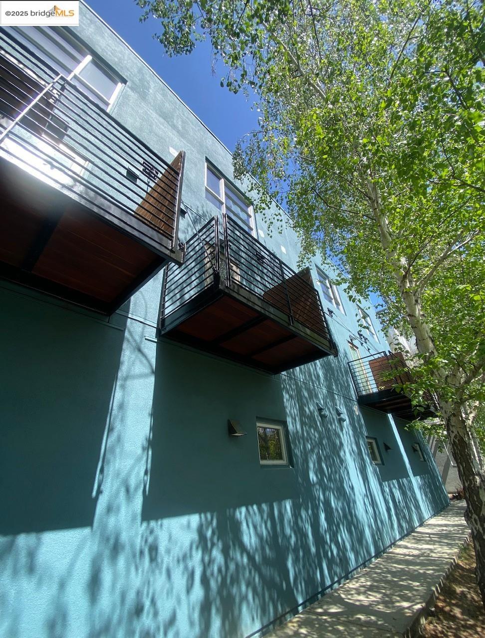 83 Glashaus Loop, Emeryville, California 94608, 2 Bedrooms Bedrooms, 5 Rooms Rooms,2 BathroomsBathrooms,Residential Lease,For Rent,83 Glashaus Loop,41099876