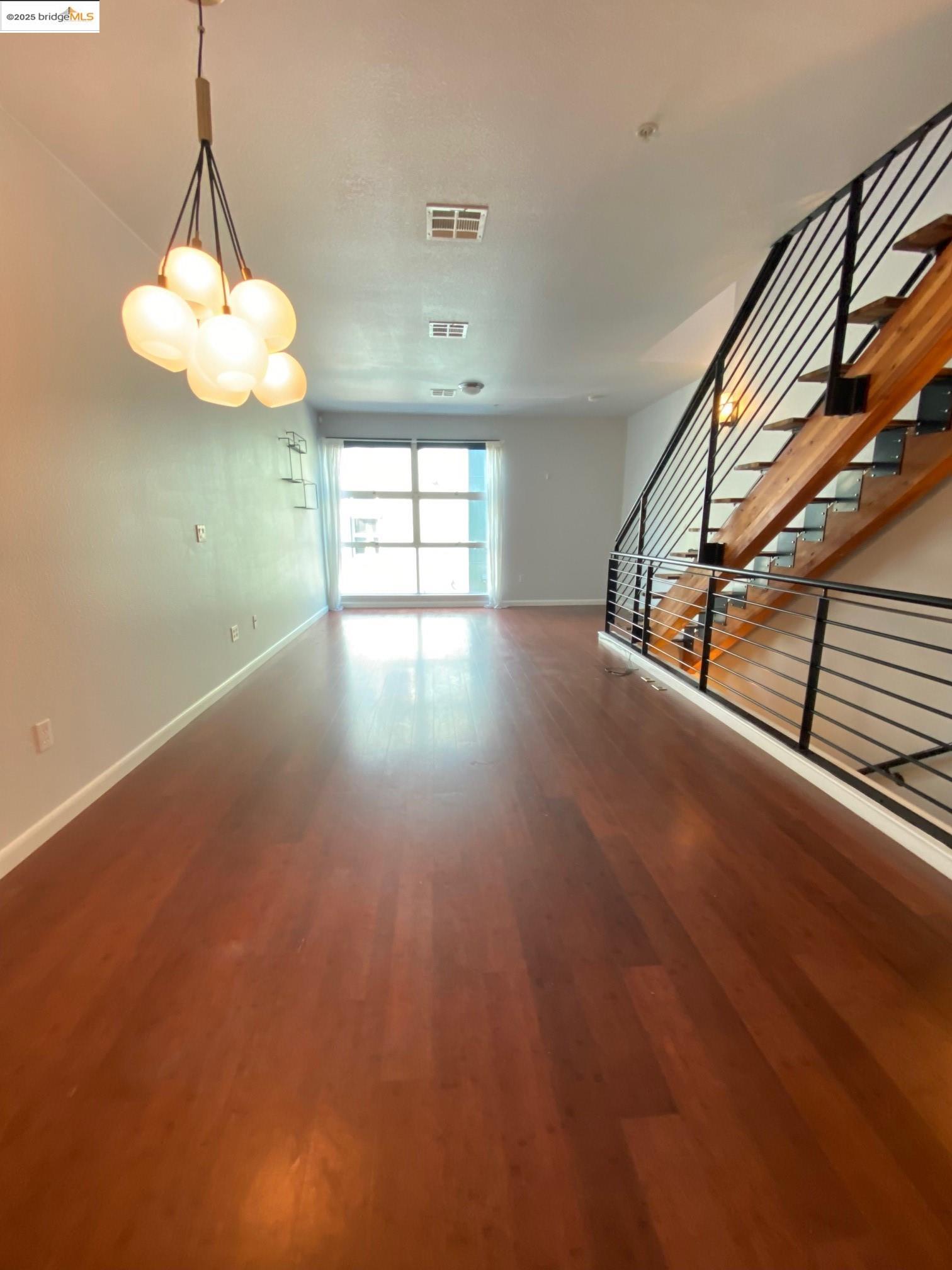 83 Glashaus Loop, Emeryville, California 94608, 2 Bedrooms Bedrooms, 5 Rooms Rooms,2 BathroomsBathrooms,Residential Lease,For Rent,83 Glashaus Loop,41099876