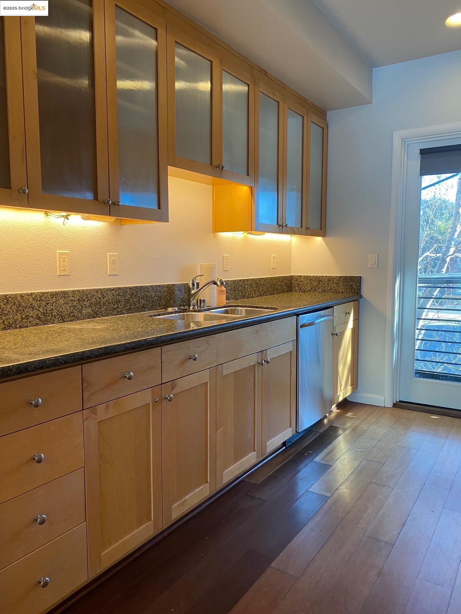 83 Glashaus Loop, Emeryville, California 94608, 2 Bedrooms Bedrooms, 5 Rooms Rooms,2 BathroomsBathrooms,Residential Lease,For Rent,83 Glashaus Loop,41099876