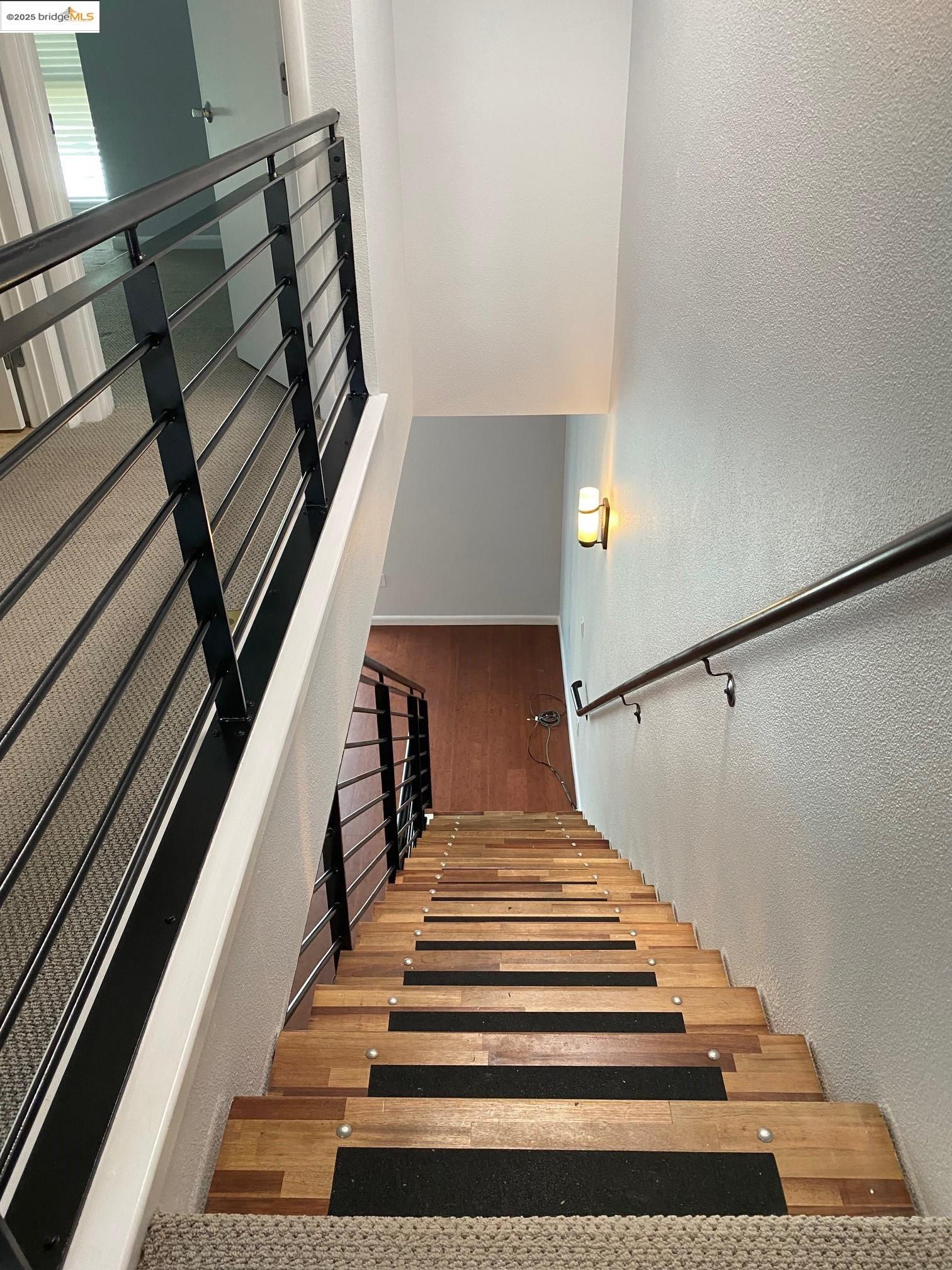 83 Glashaus Loop, Emeryville, California 94608, 2 Bedrooms Bedrooms, 5 Rooms Rooms,2 BathroomsBathrooms,Residential Lease,For Rent,83 Glashaus Loop,41099876