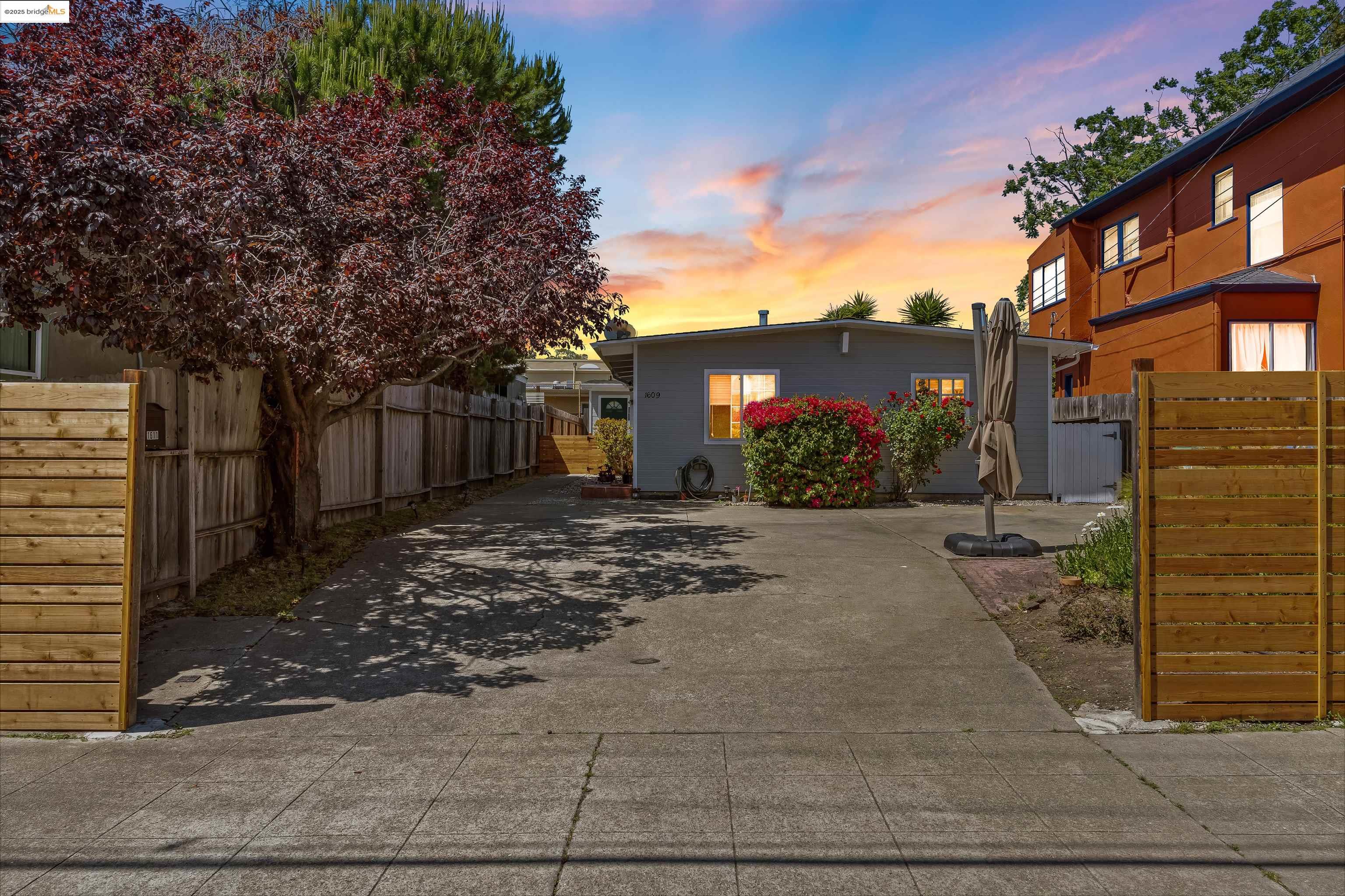 Detail Gallery Image 1 of 29 For 1611 Julia St, Berkeley,  CA 94703 - 4 Beds | 2 Baths