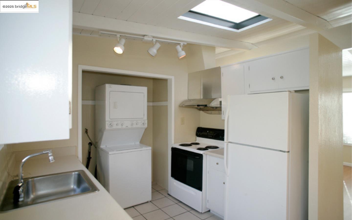 Detail Gallery Image 22 of 28 For 1611 Julia St, Berkeley,  CA 94703 - 4 Beds | 2 Baths
