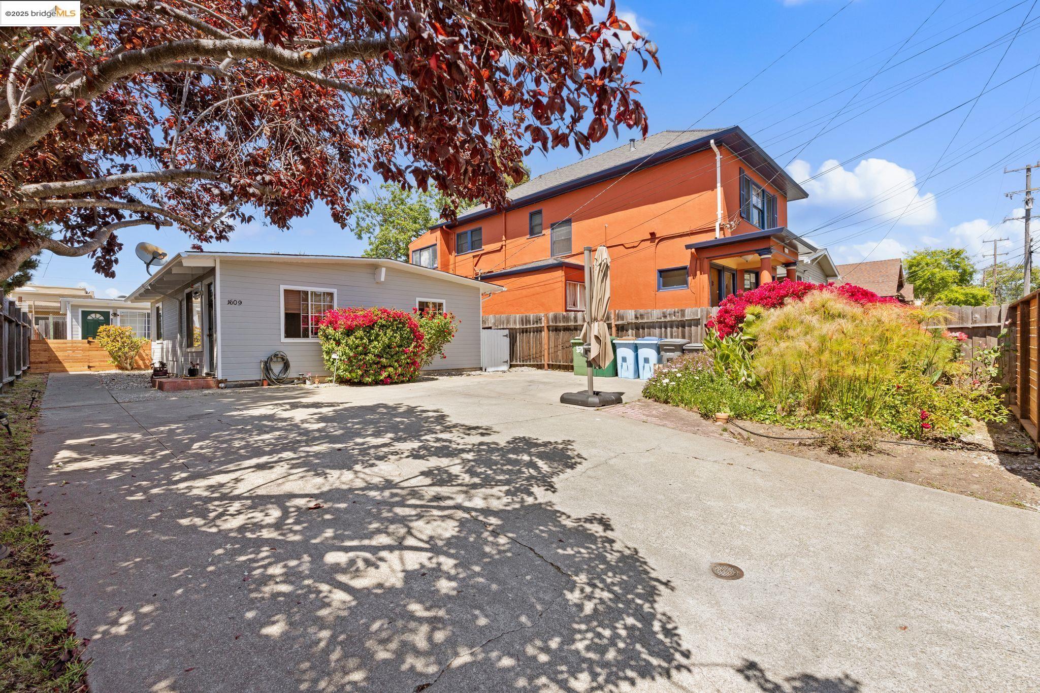 Detail Gallery Image 5 of 28 For 1611 Julia St, Berkeley,  CA 94703 - 4 Beds | 2 Baths