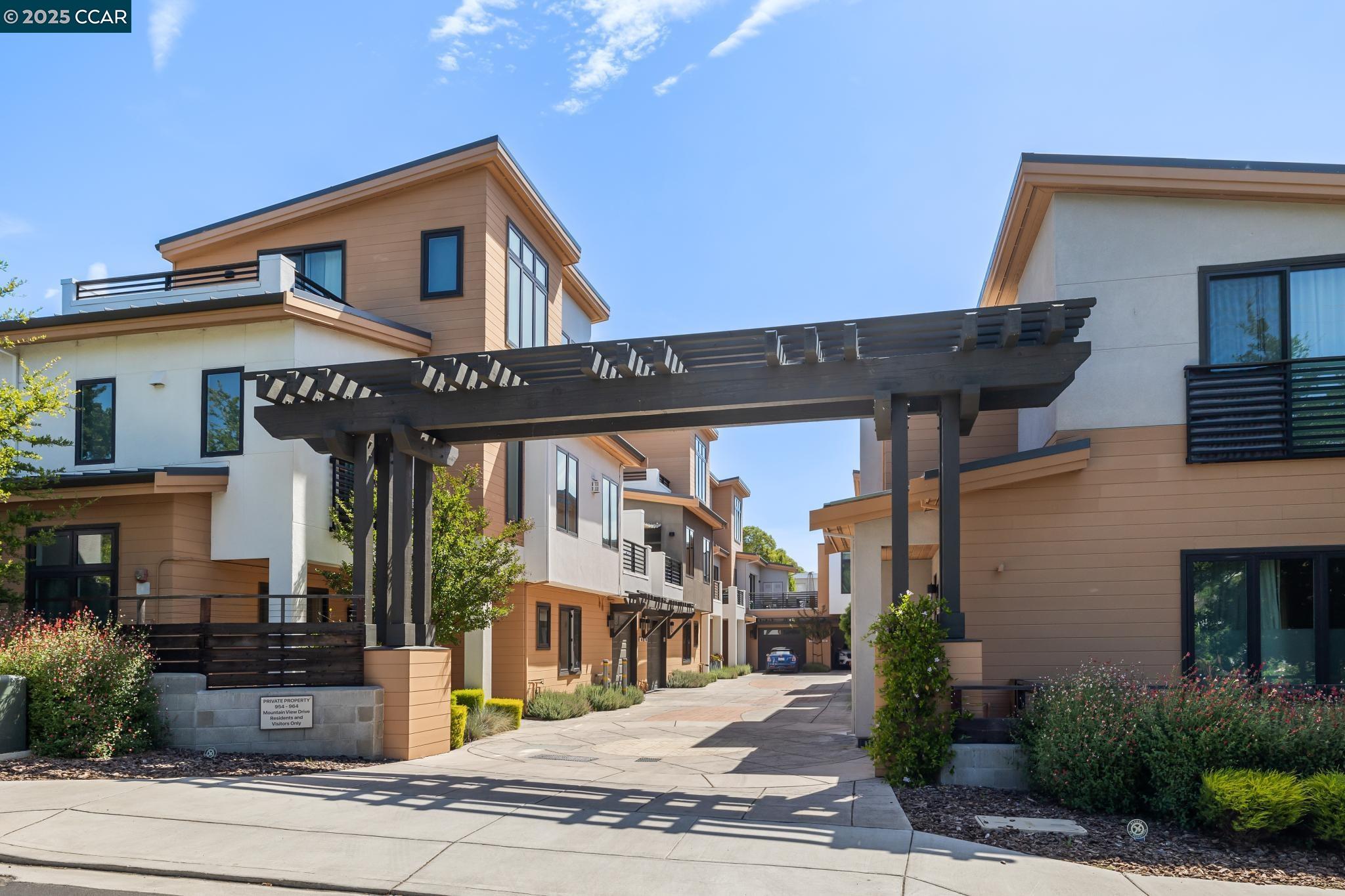 Detail Gallery Image 1 of 1 For 962 Mountain View Dr, Lafayette,  CA 94549 - 3 Beds | 2/1 Baths