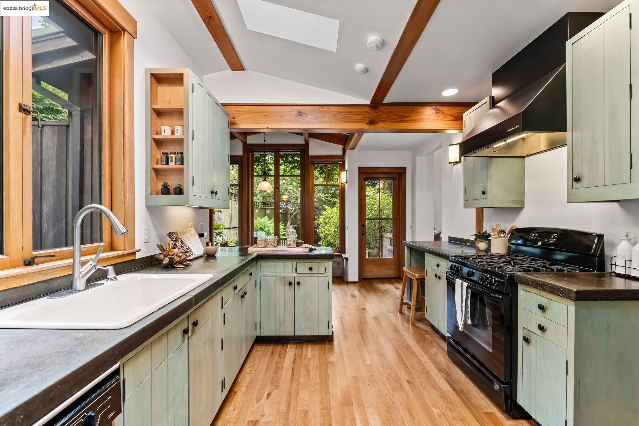 Detail Gallery Image 18 of 52 For 105 Vicente Rd, Berkeley,  CA 94705 - 3 Beds | 3/1 Baths