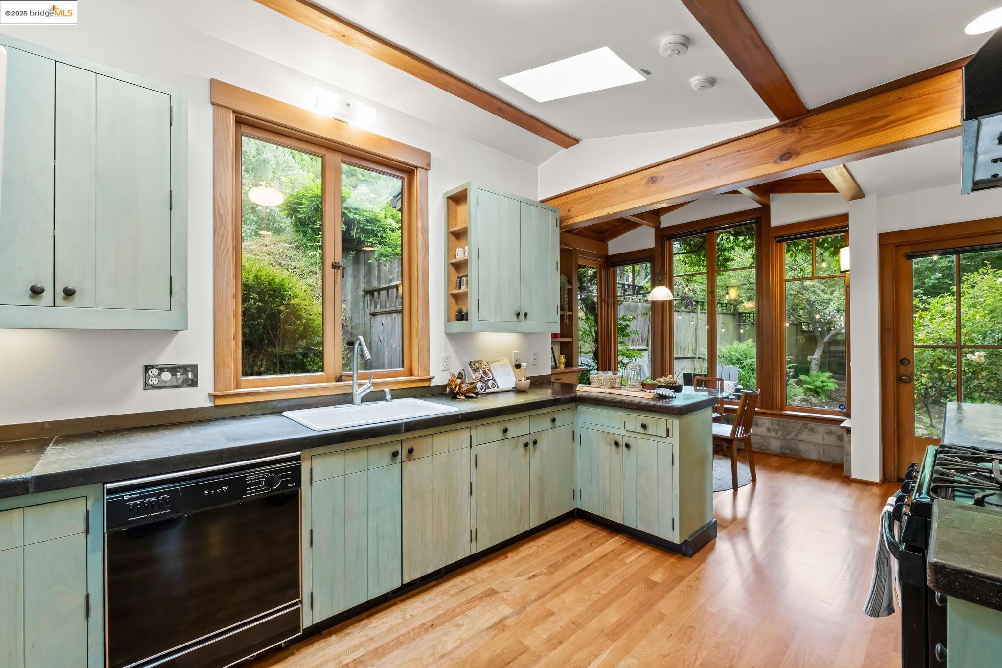 Detail Gallery Image 20 of 52 For 105 Vicente Rd, Berkeley,  CA 94705 - 3 Beds | 3/1 Baths