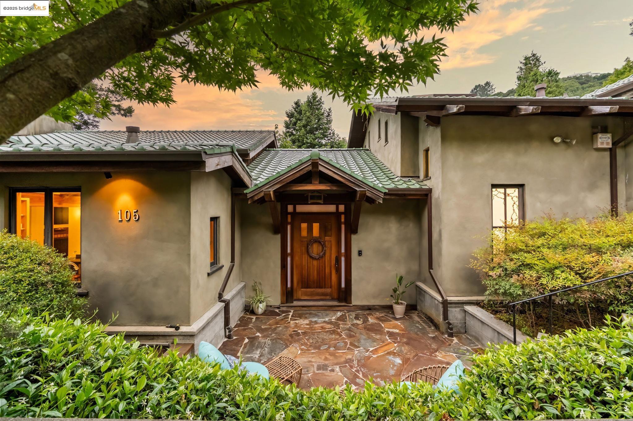 Detail Gallery Image 4 of 52 For 105 Vicente Rd, Berkeley,  CA 94705 - 3 Beds | 3/1 Baths