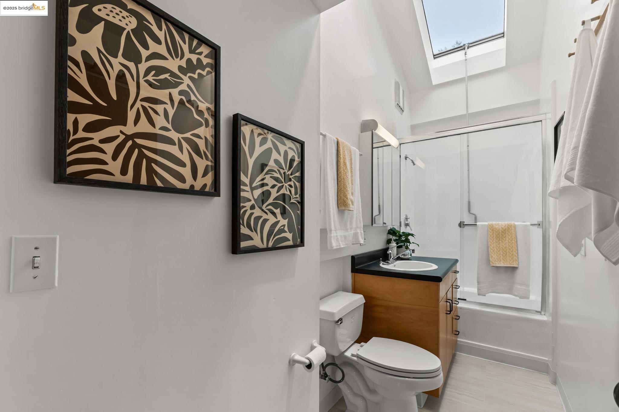 Detail Gallery Image 34 of 52 For 105 Vicente Rd, Berkeley,  CA 94705 - 3 Beds | 3/1 Baths