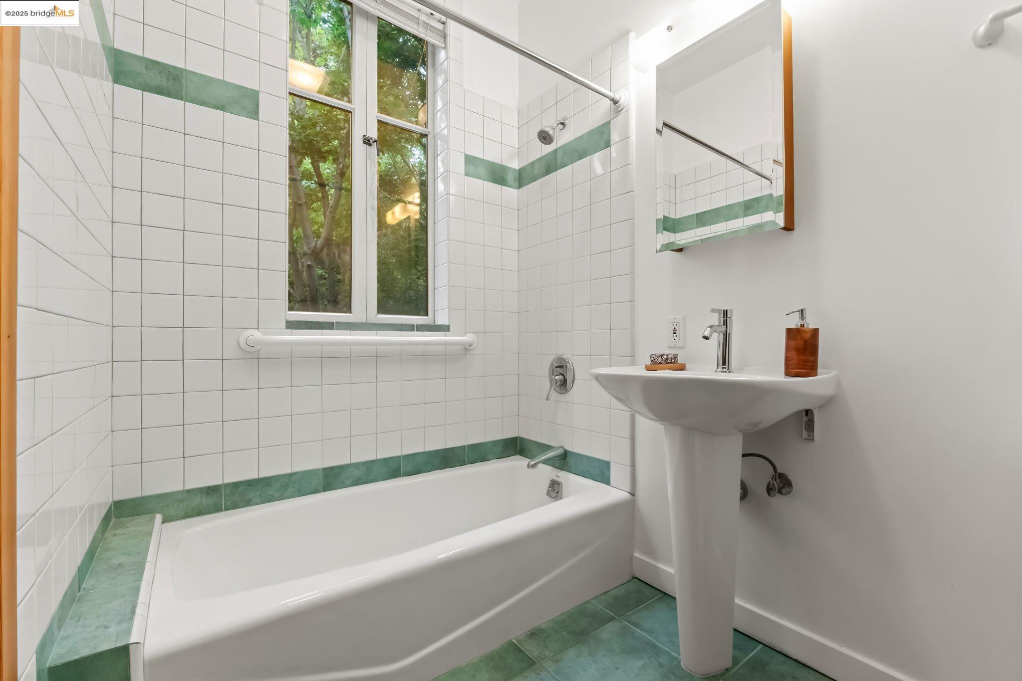 Detail Gallery Image 48 of 52 For 105 Vicente Rd, Berkeley,  CA 94705 - 3 Beds | 3/1 Baths