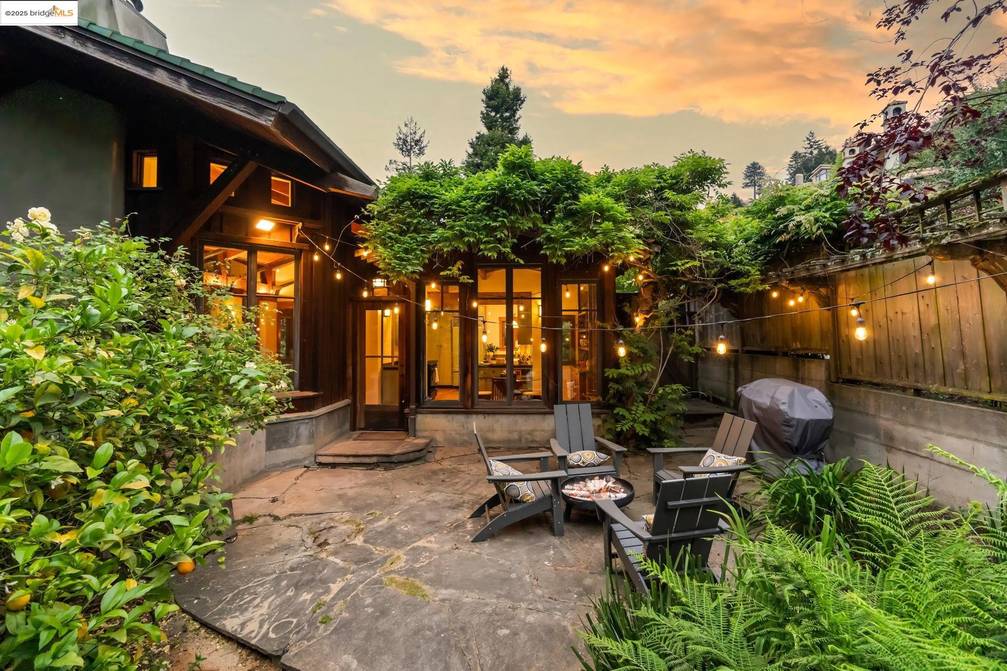 Detail Gallery Image 6 of 52 For 105 Vicente Rd, Berkeley,  CA 94705 - 3 Beds | 3/1 Baths