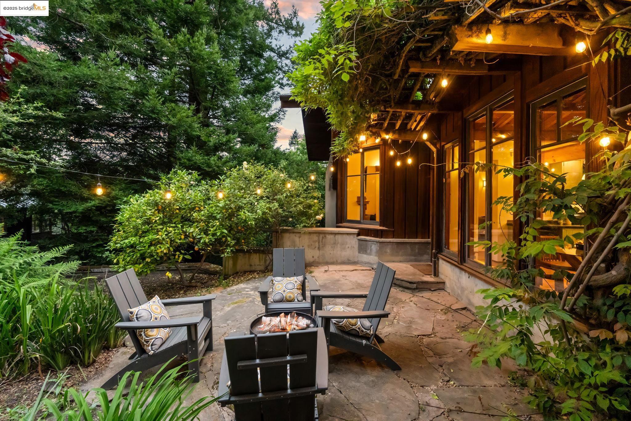 Detail Gallery Image 7 of 52 For 105 Vicente Rd, Berkeley,  CA 94705 - 3 Beds | 3/1 Baths