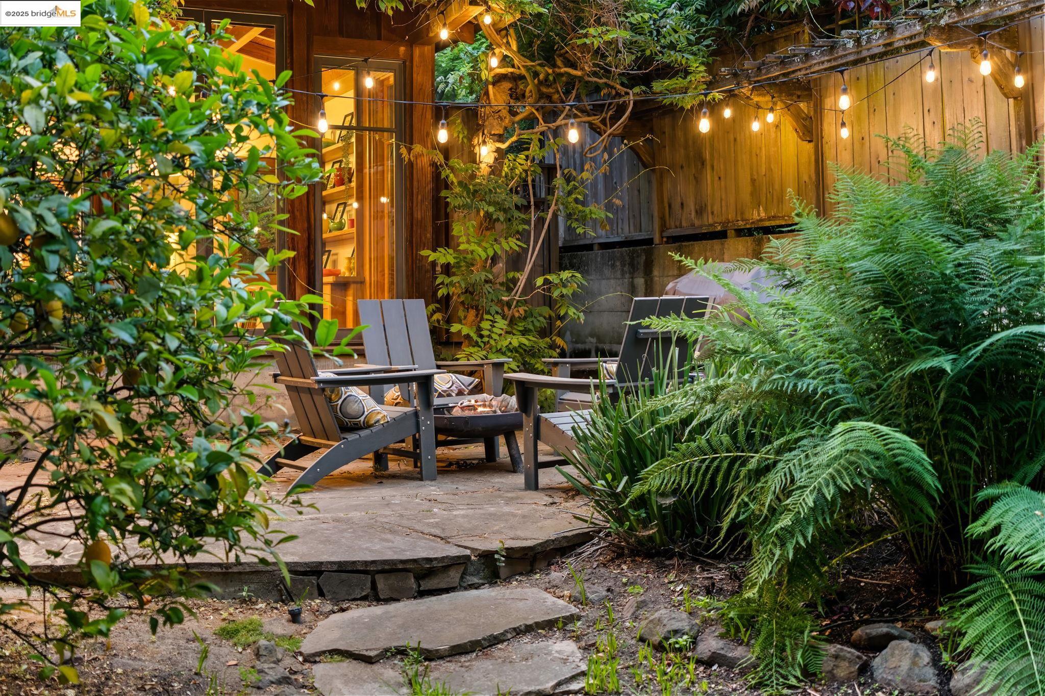 Detail Gallery Image 8 of 52 For 105 Vicente Rd, Berkeley,  CA 94705 - 3 Beds | 3/1 Baths