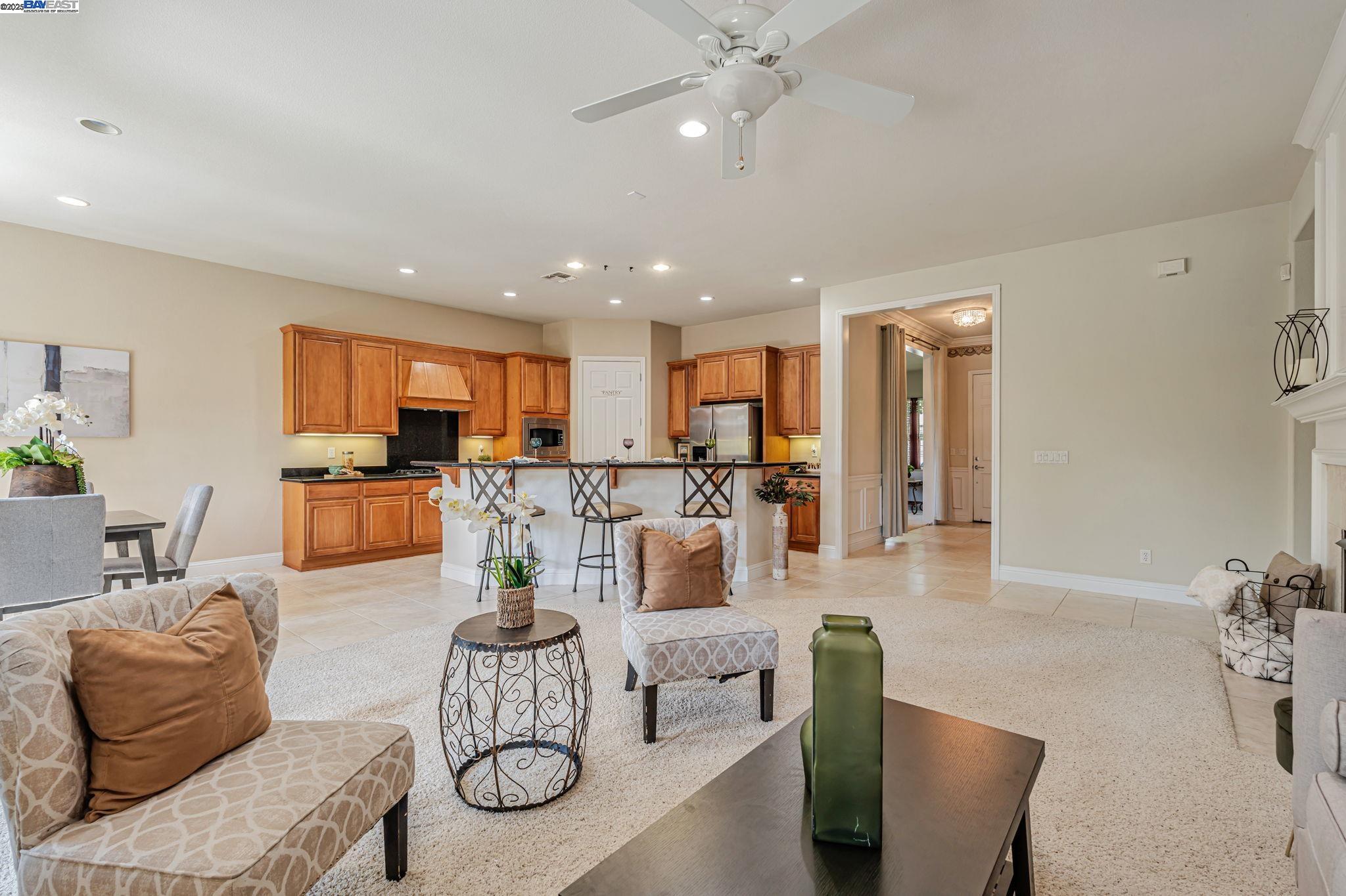 Detail Gallery Image 11 of 60 For 2453 Gardenstone Pl, Manteca,  CA 95336 - 2 Beds | 2/1 Baths