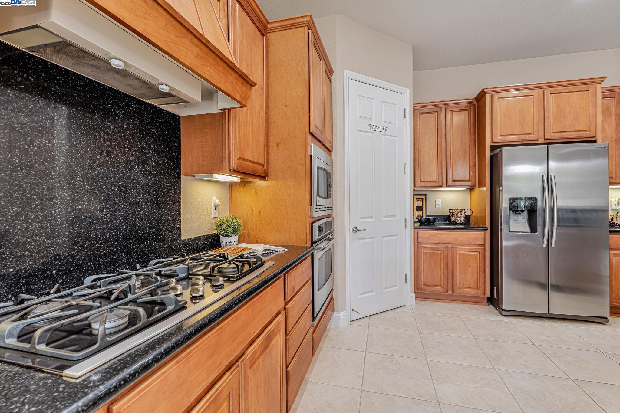 Detail Gallery Image 15 of 60 For 2453 Gardenstone Pl, Manteca,  CA 95336 - 2 Beds | 2/1 Baths