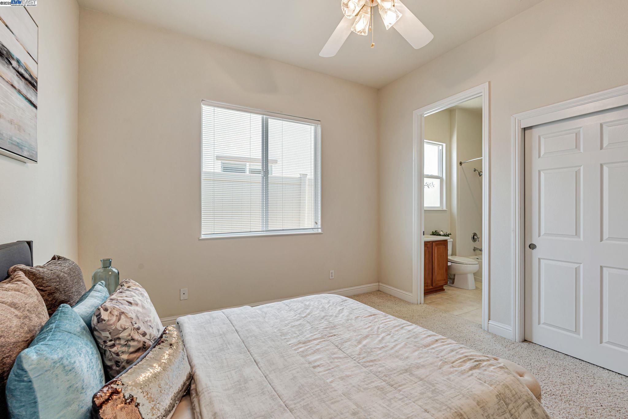 Detail Gallery Image 26 of 60 For 2453 Gardenstone Pl, Manteca,  CA 95336 - 2 Beds | 2/1 Baths