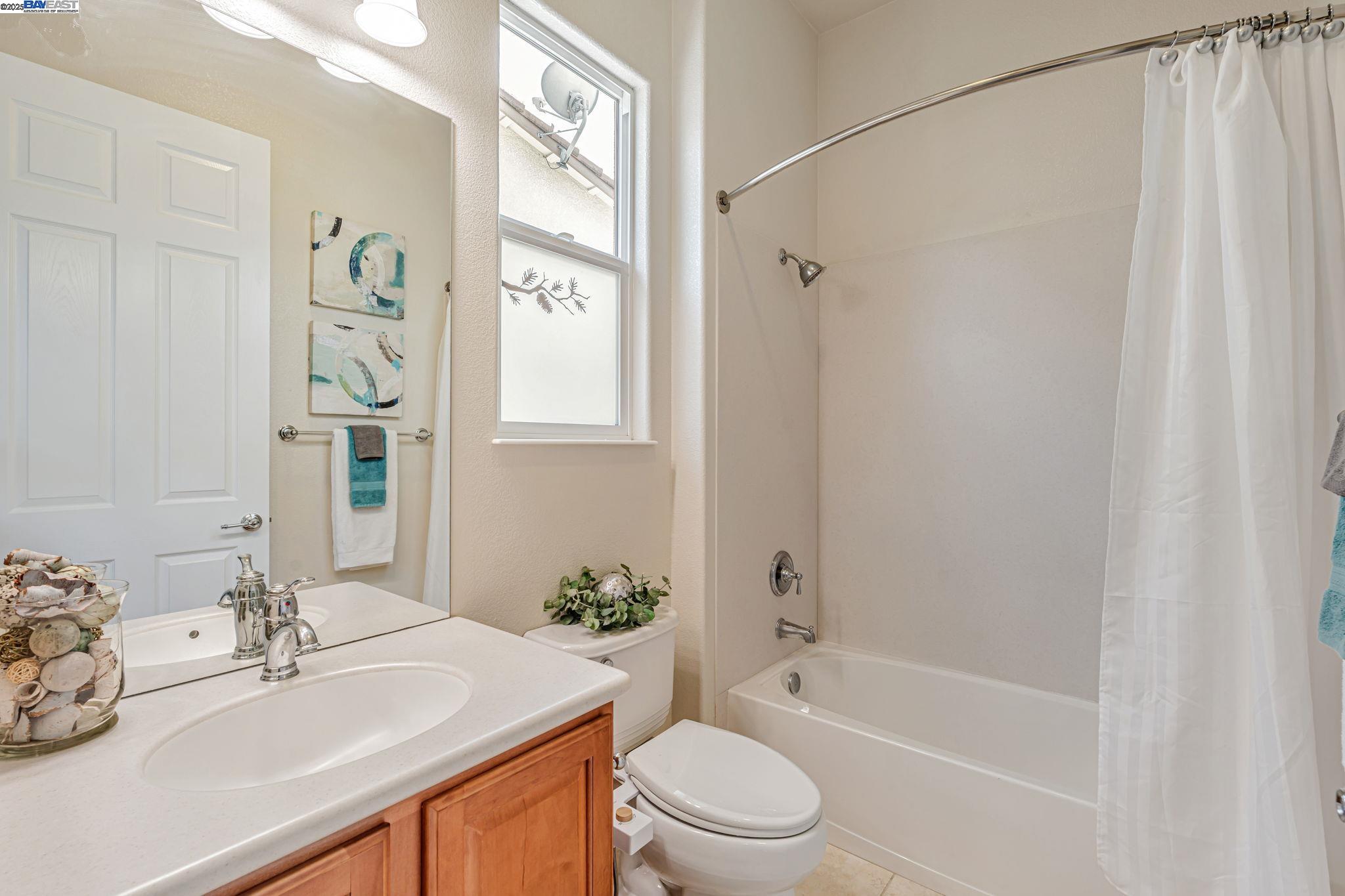 Detail Gallery Image 27 of 60 For 2453 Gardenstone Pl, Manteca,  CA 95336 - 2 Beds | 2/1 Baths