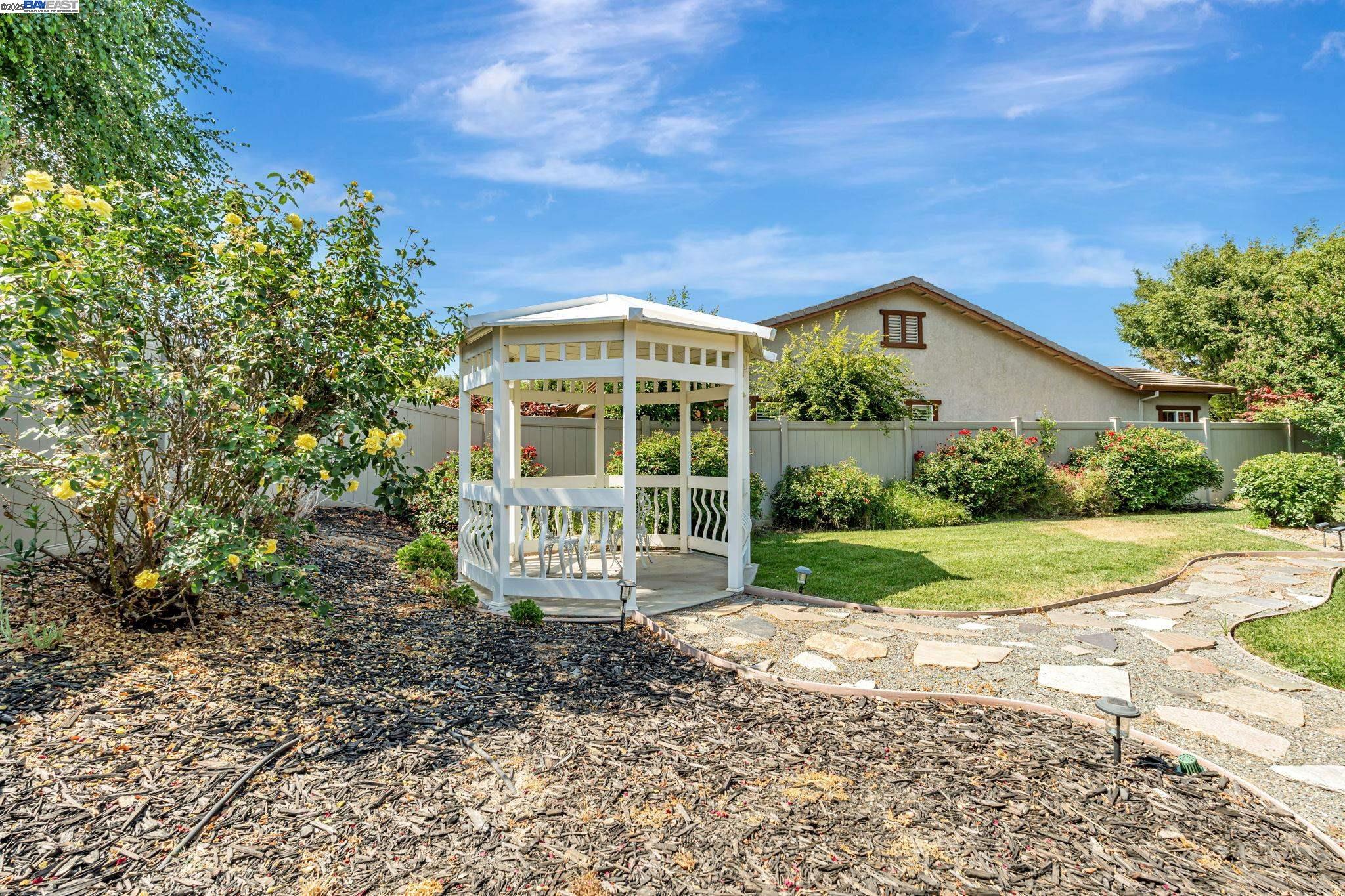 Detail Gallery Image 35 of 60 For 2453 Gardenstone Pl, Manteca,  CA 95336 - 2 Beds | 2/1 Baths