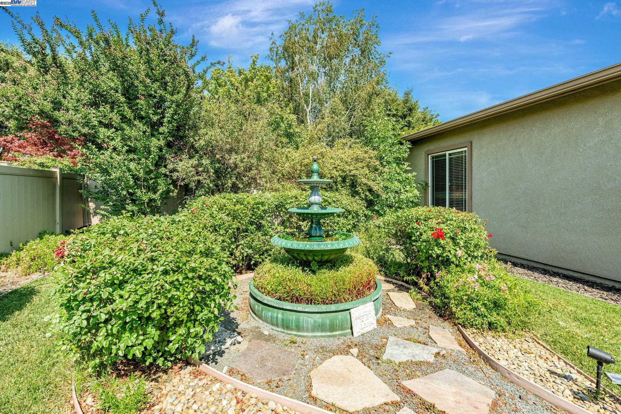 Detail Gallery Image 37 of 60 For 2453 Gardenstone Pl, Manteca,  CA 95336 - 2 Beds | 2/1 Baths