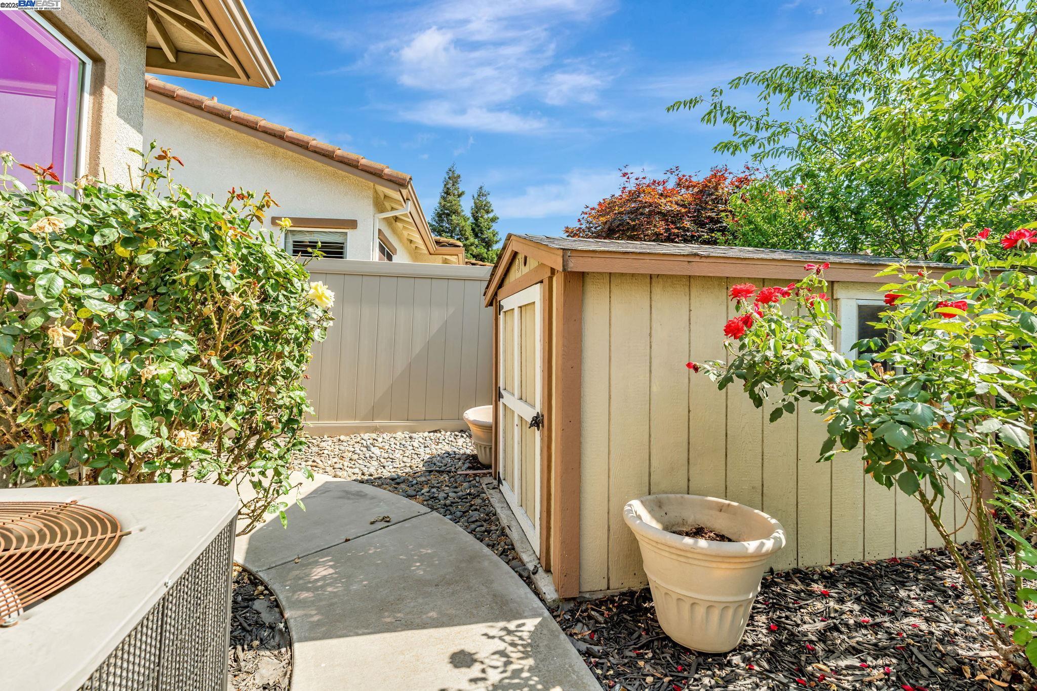 Detail Gallery Image 39 of 60 For 2453 Gardenstone Pl, Manteca,  CA 95336 - 2 Beds | 2/1 Baths