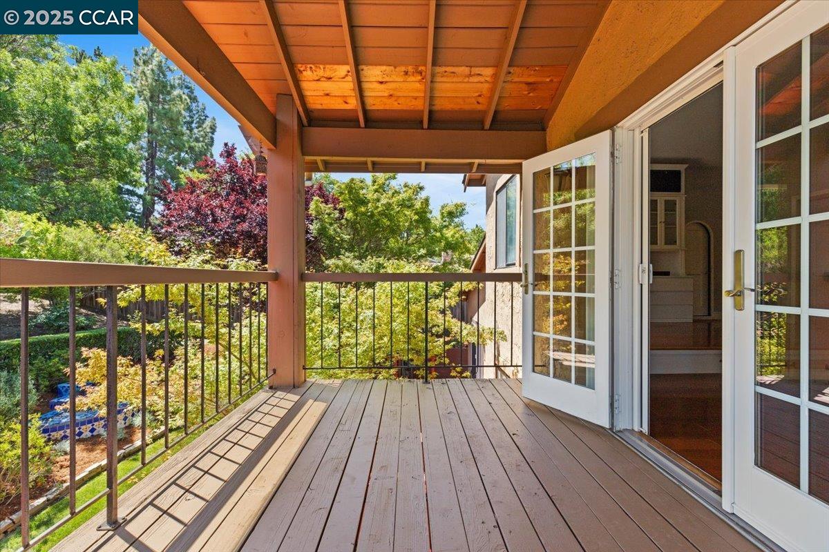 Detail Gallery Image 13 of 26 For 950 Morello Ave, Martinez,  CA 94553 - 4 Beds | 3/1 Baths