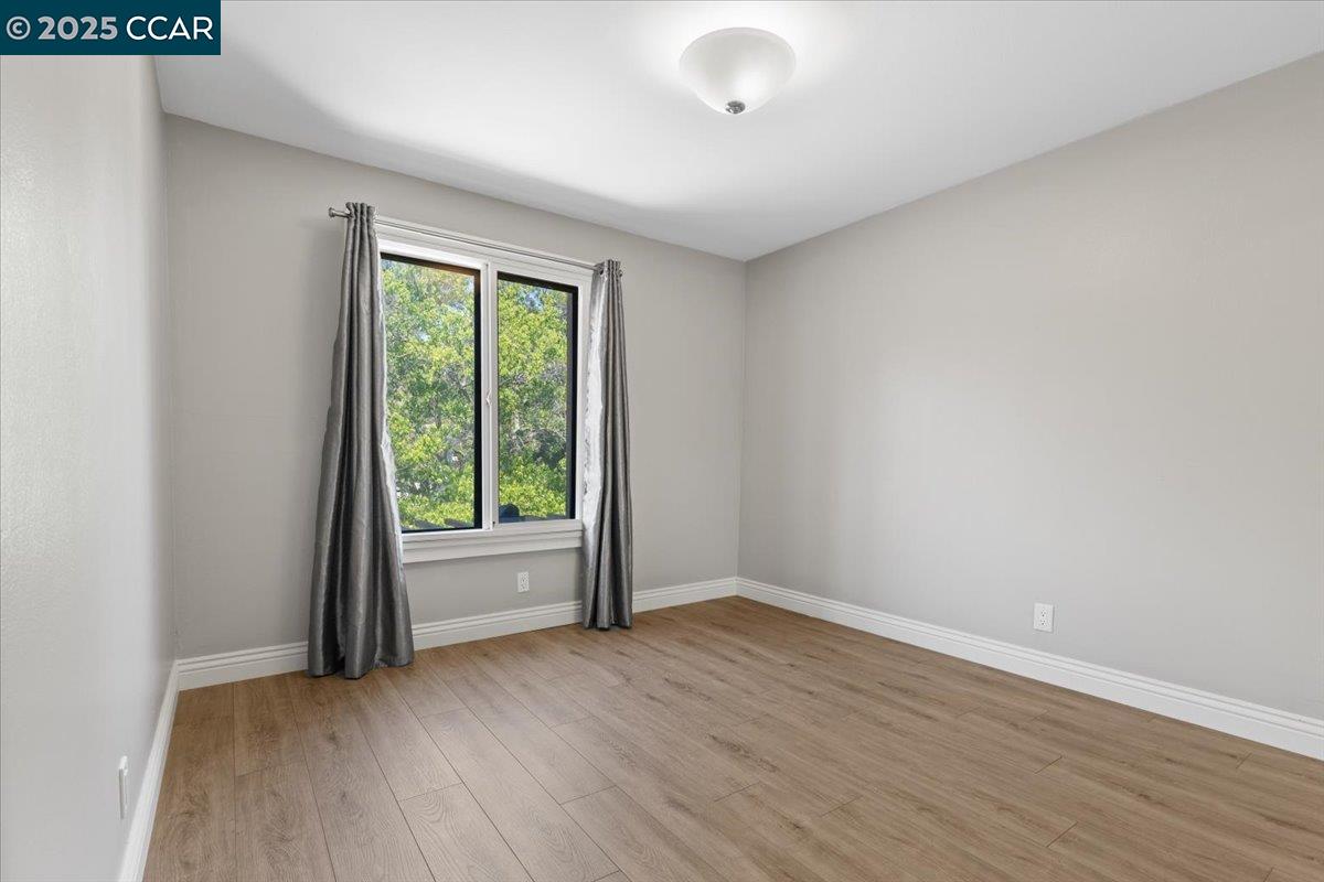 Detail Gallery Image 14 of 26 For 950 Morello Ave, Martinez,  CA 94553 - 4 Beds | 3/1 Baths