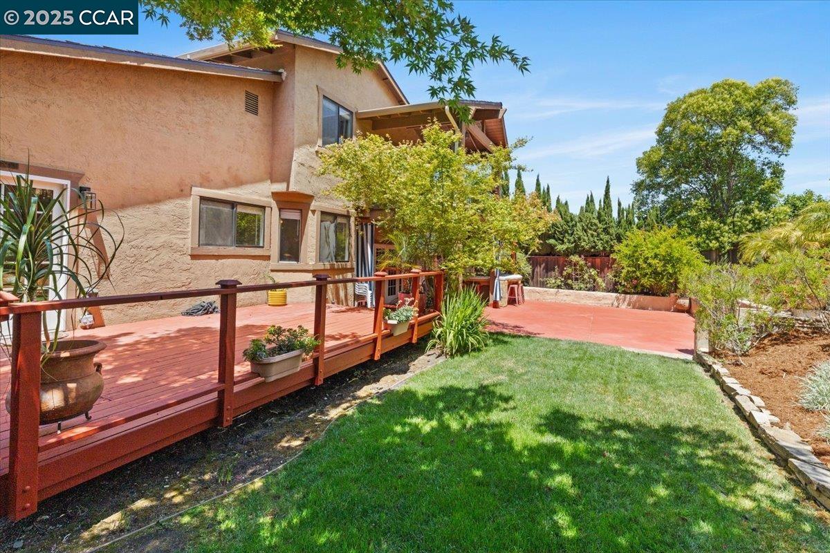 Detail Gallery Image 17 of 26 For 950 Morello Ave, Martinez,  CA 94553 - 4 Beds | 3/1 Baths