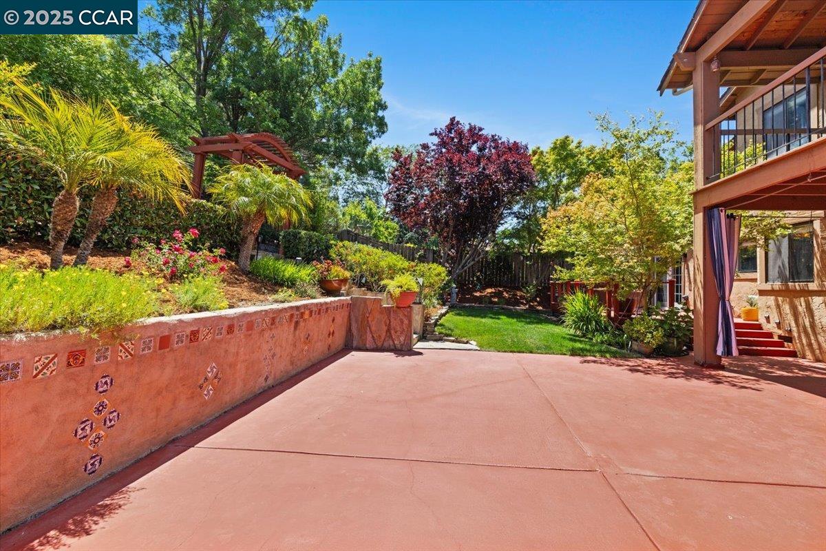 Detail Gallery Image 19 of 26 For 950 Morello Ave, Martinez,  CA 94553 - 4 Beds | 3/1 Baths