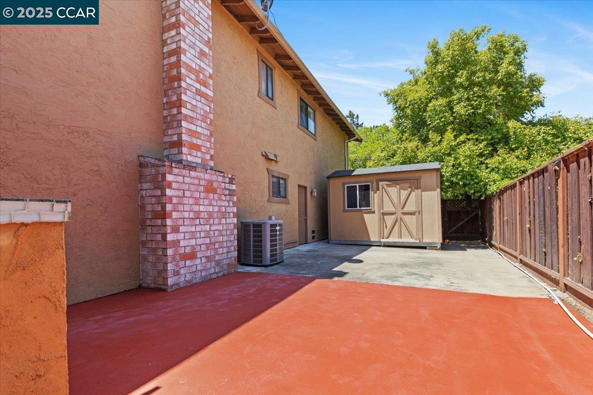 Detail Gallery Image 20 of 26 For 950 Morello Ave, Martinez,  CA 94553 - 4 Beds | 3/1 Baths