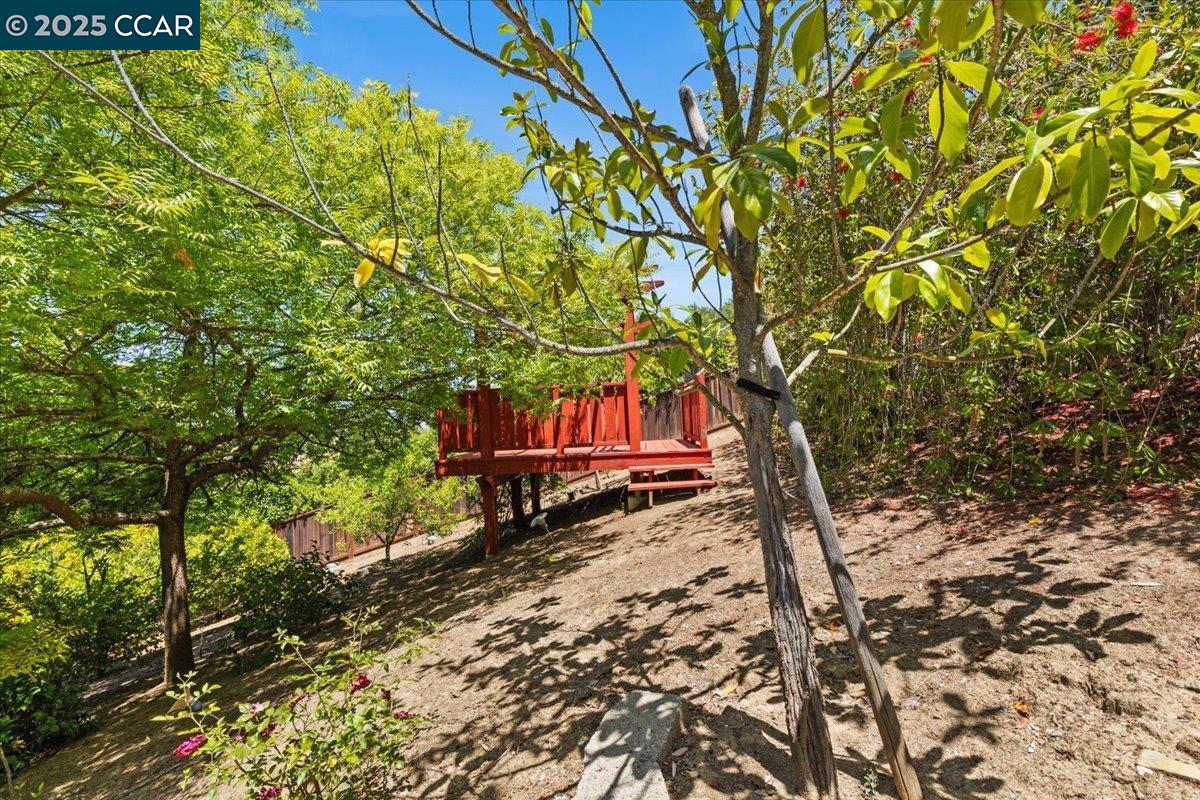 Detail Gallery Image 22 of 26 For 950 Morello Ave, Martinez,  CA 94553 - 4 Beds | 3/1 Baths