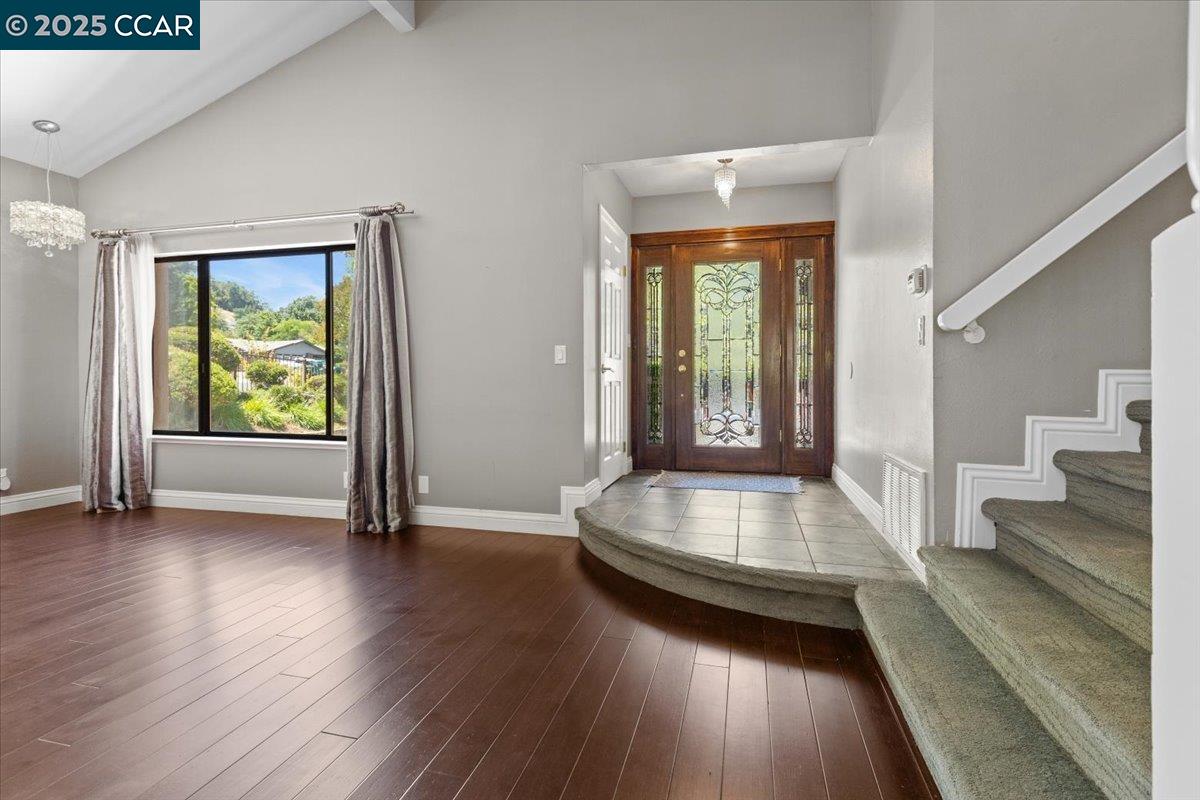 Detail Gallery Image 4 of 26 For 950 Morello Ave, Martinez,  CA 94553 - 4 Beds | 3/1 Baths