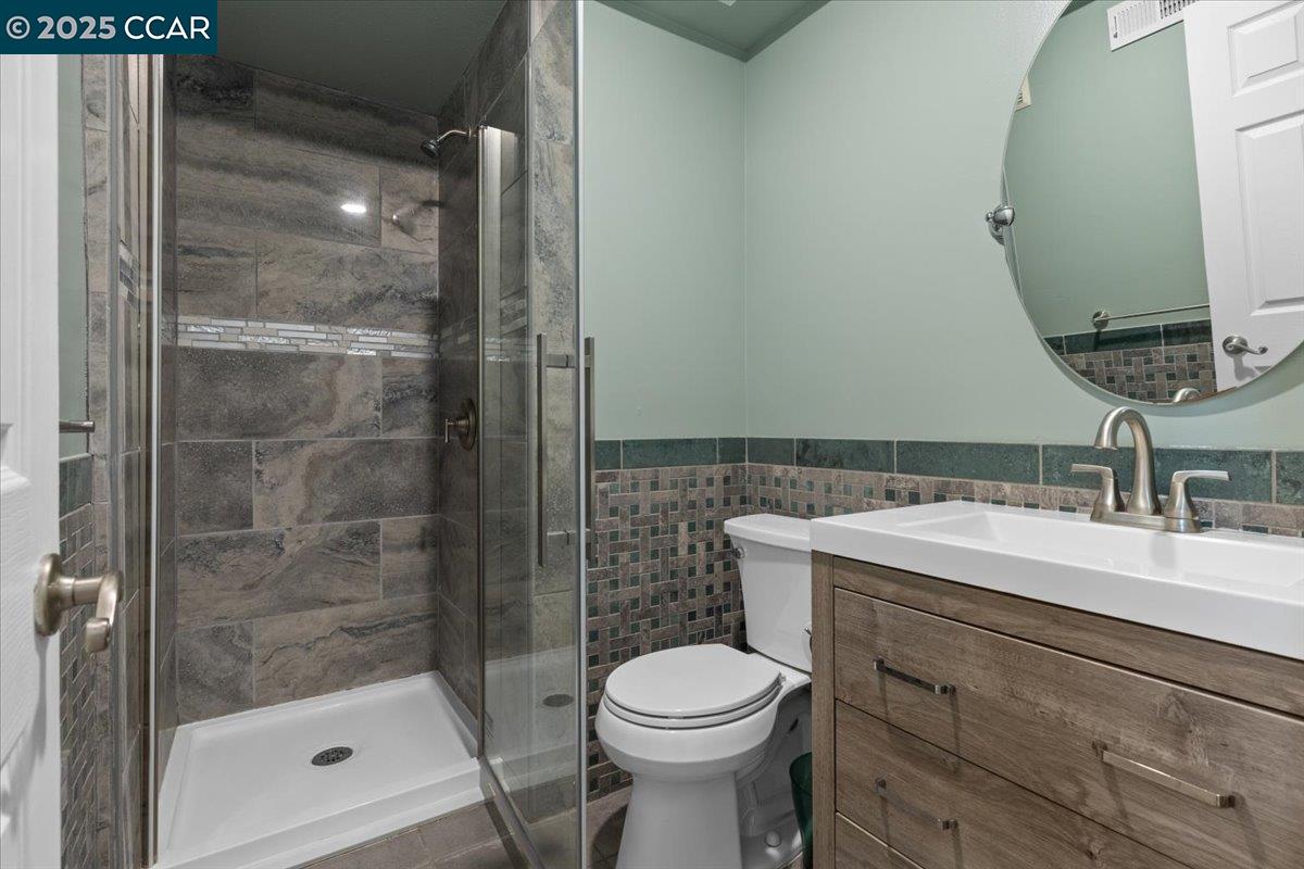 Detail Gallery Image 9 of 26 For 950 Morello Ave, Martinez,  CA 94553 - 4 Beds | 3/1 Baths